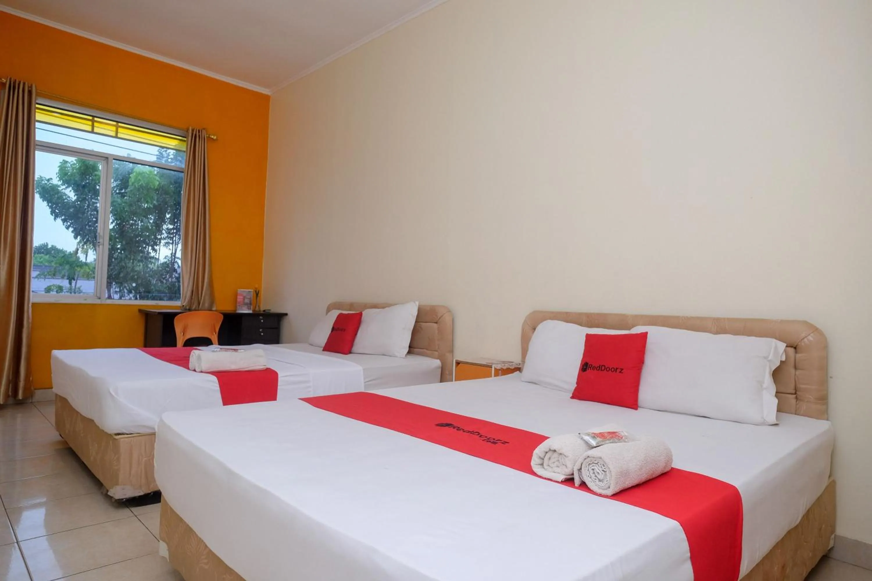 Bedroom, Bed in RedDoorz near Jalan Wolter Monginsidi Manado