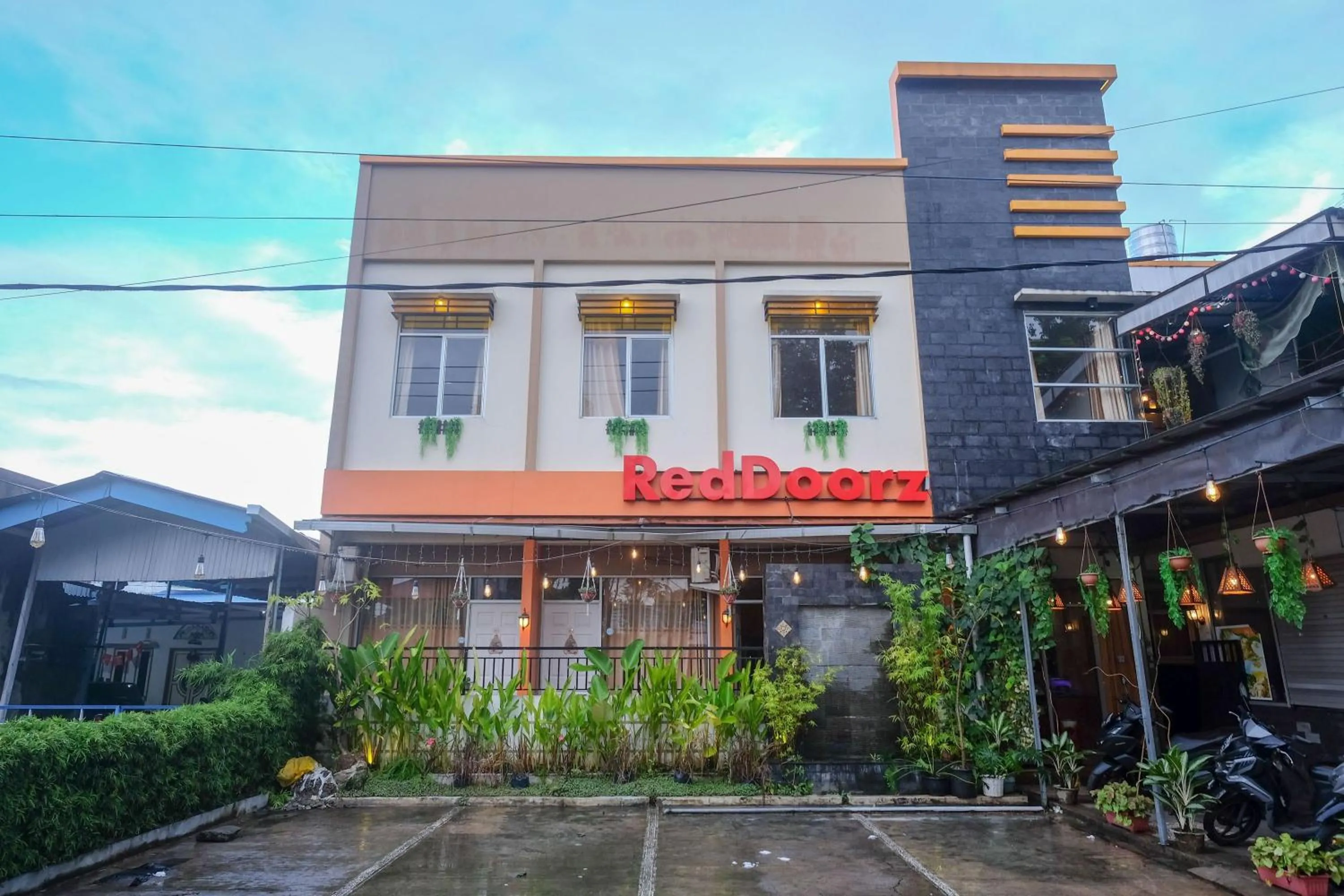 Property building in RedDoorz near Jalan Wolter Monginsidi Manado