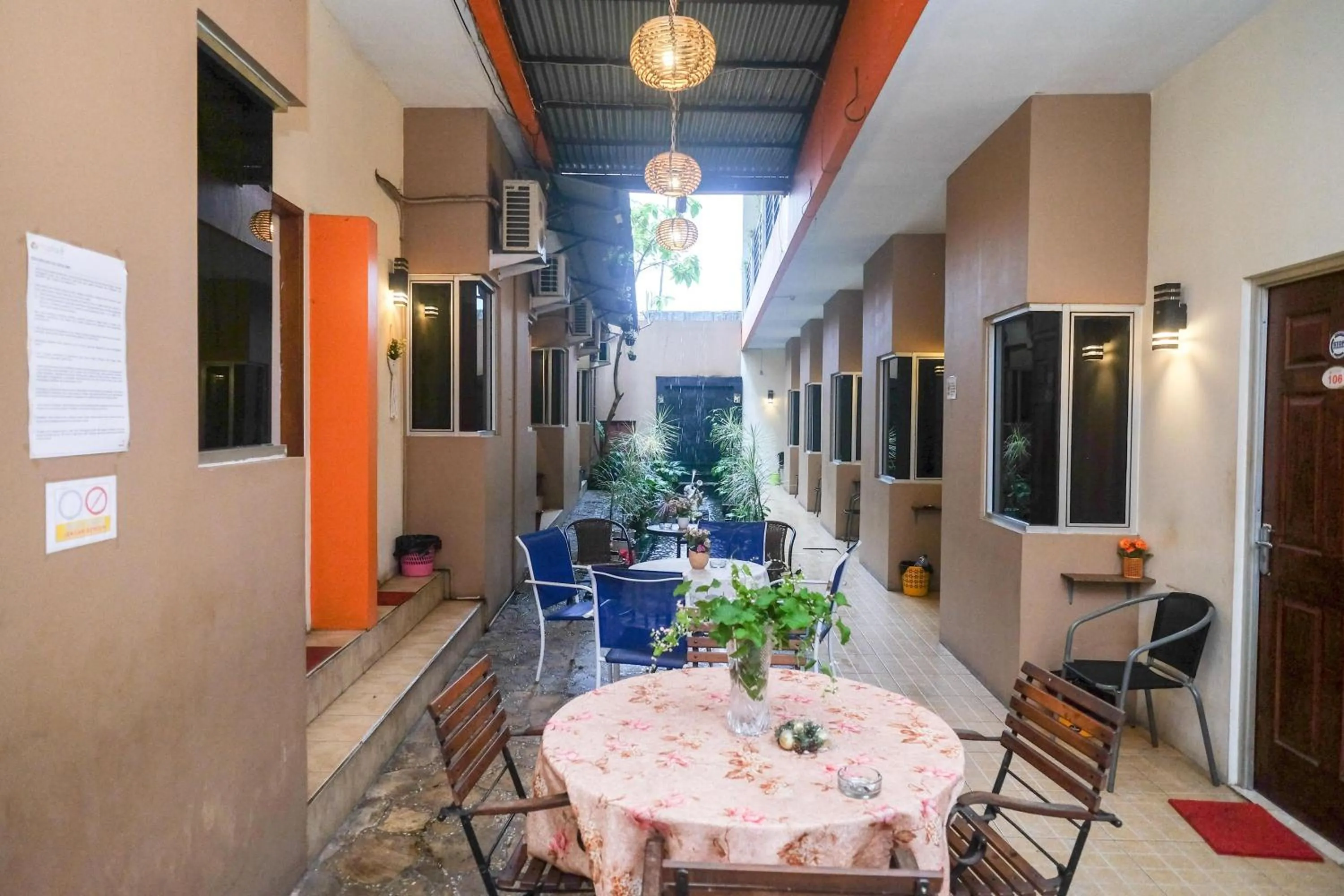 Living room in RedDoorz near Jalan Wolter Monginsidi Manado