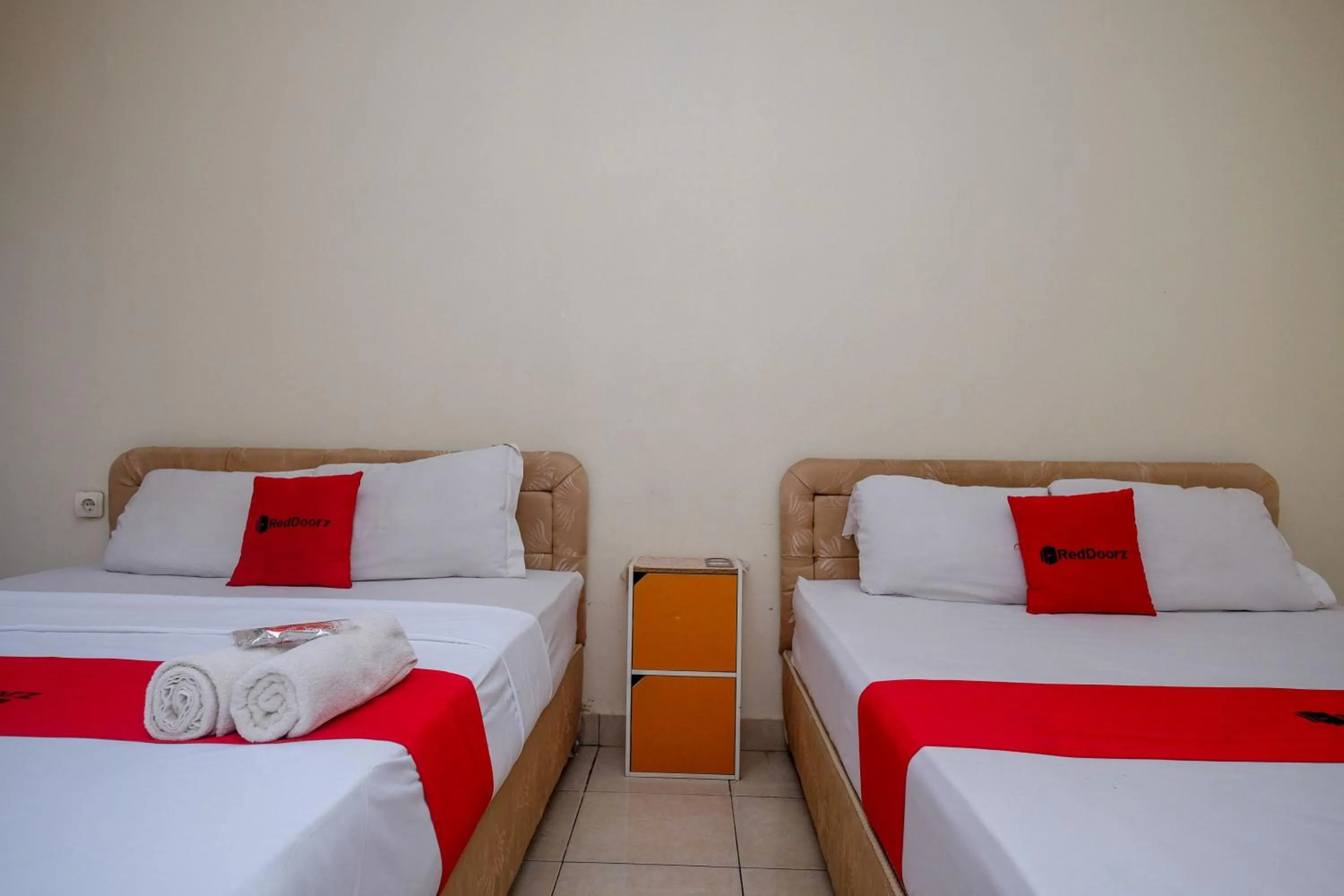 Bedroom, Bed in RedDoorz near Jalan Wolter Monginsidi Manado