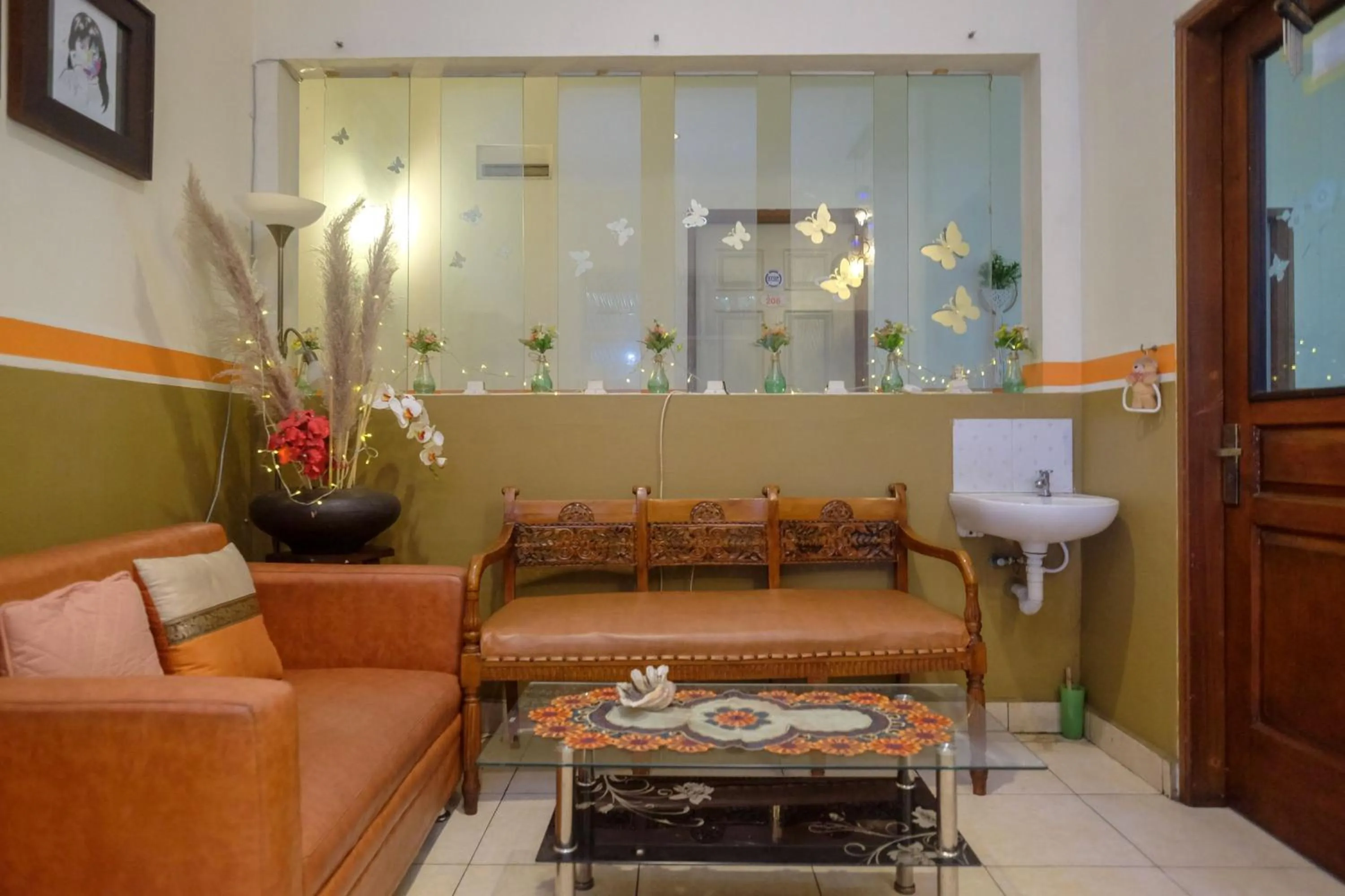 Living room in RedDoorz near Jalan Wolter Monginsidi Manado