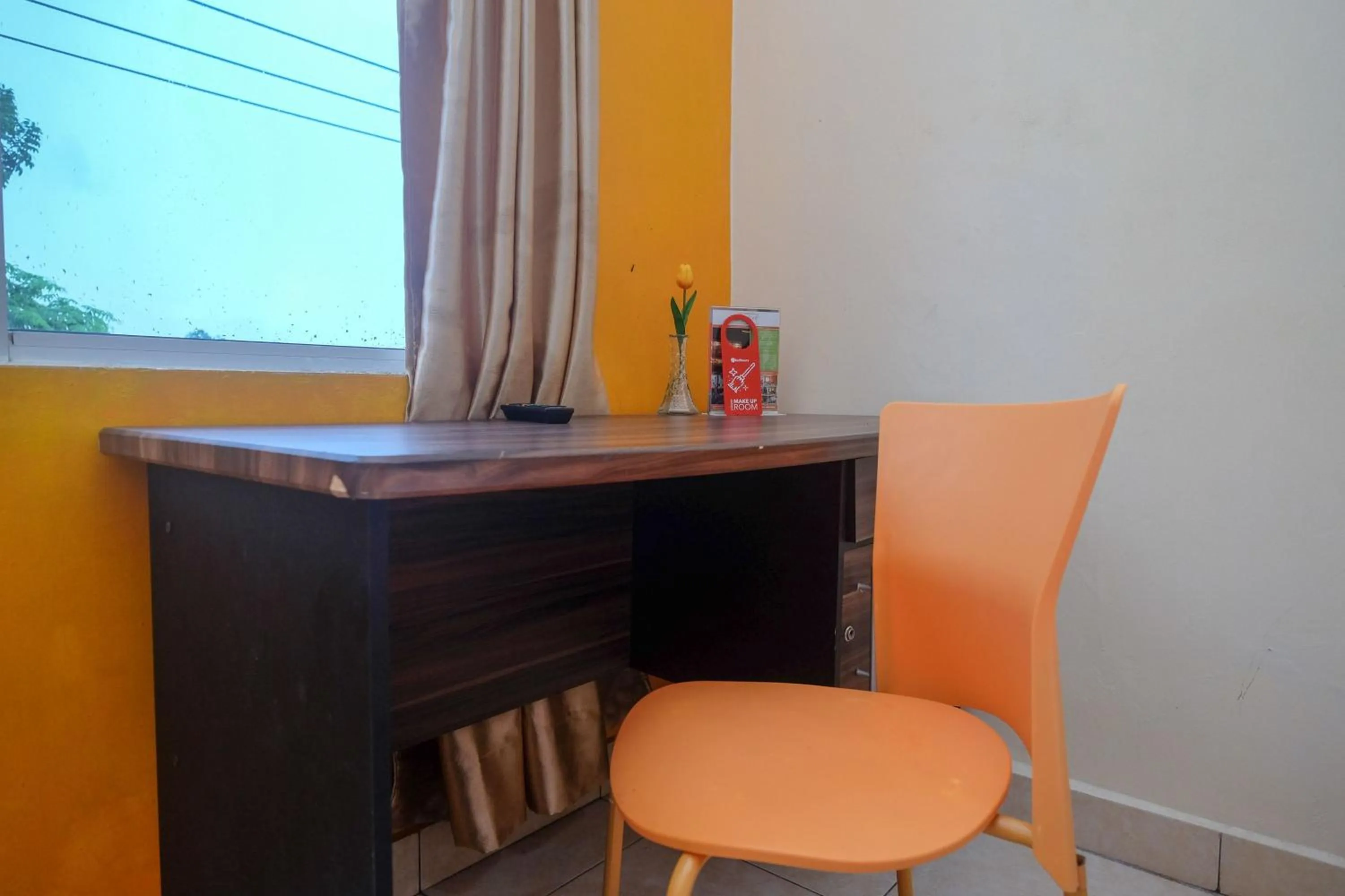 hair dresser in RedDoorz near Jalan Wolter Monginsidi Manado