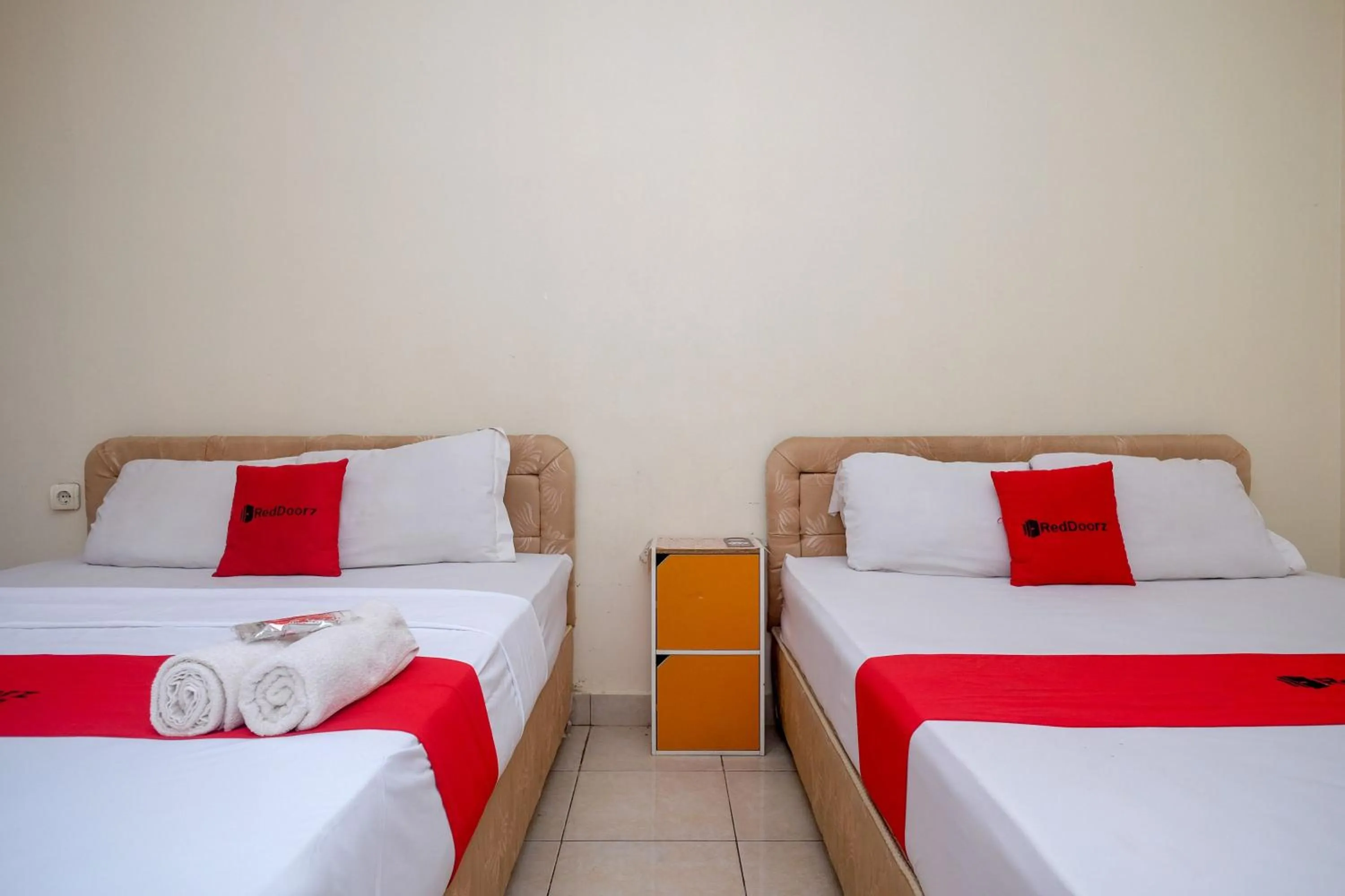 Bedroom, Bed in RedDoorz near Jalan Wolter Monginsidi Manado