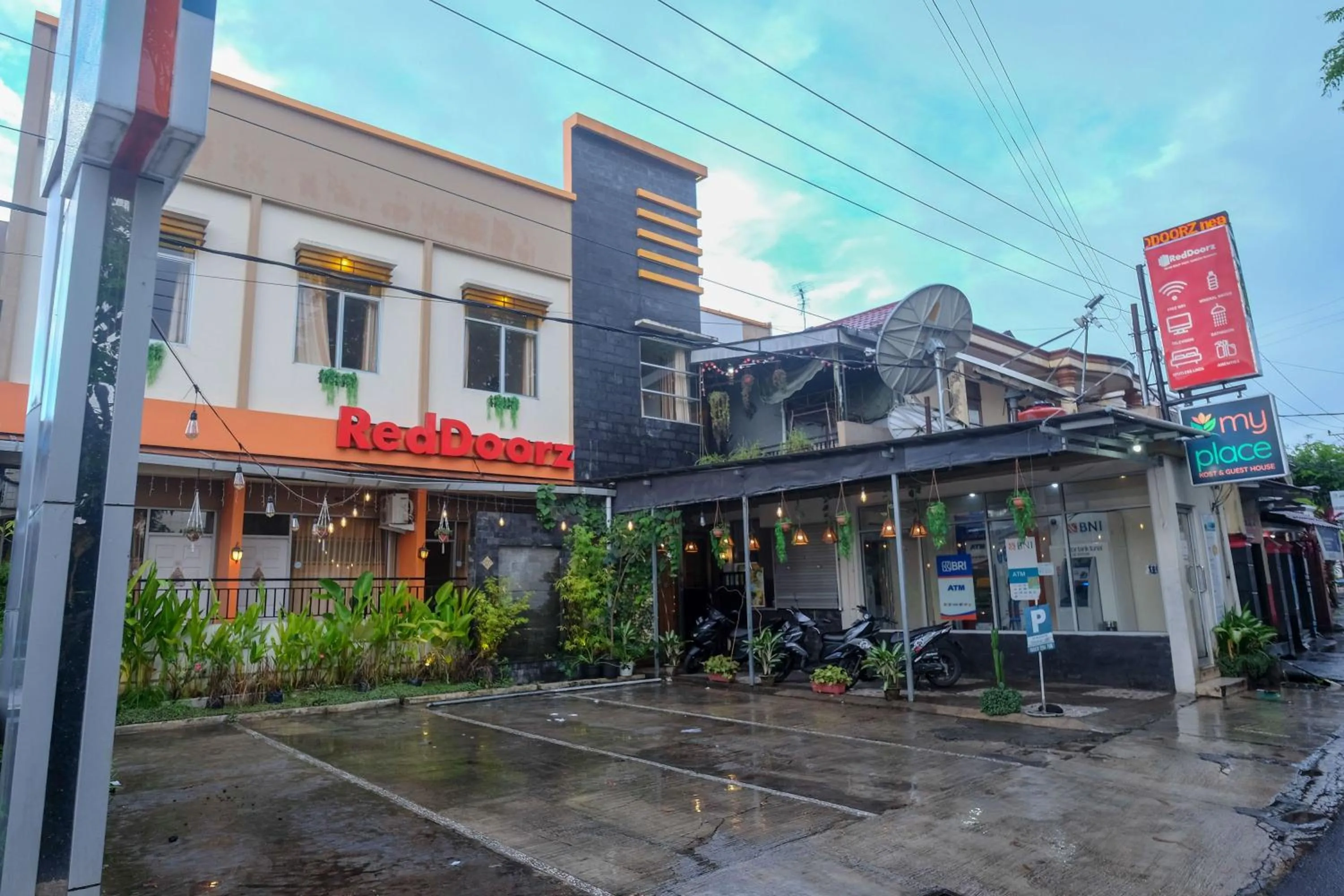 Property building in RedDoorz near Jalan Wolter Monginsidi Manado