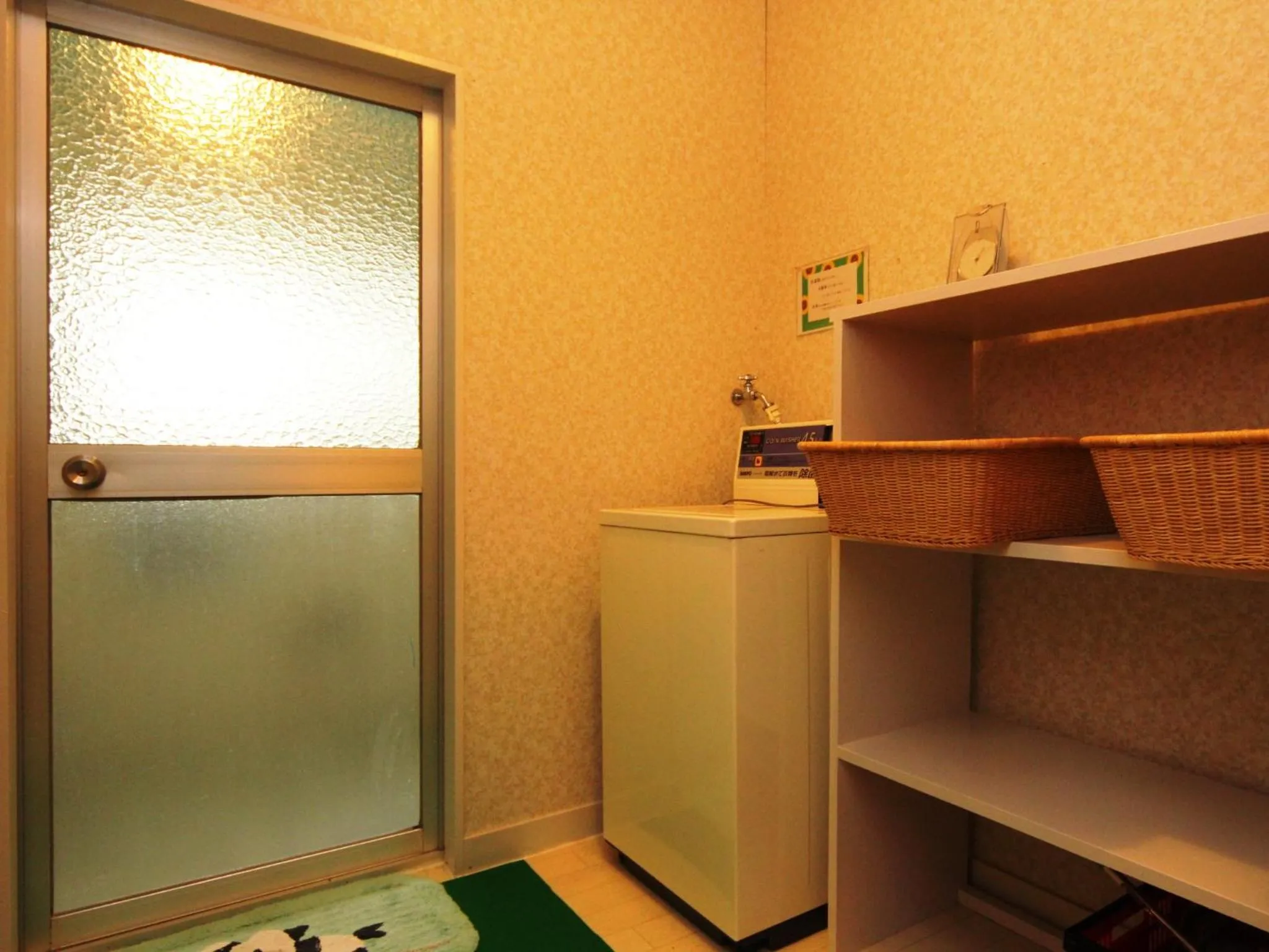 Public Bath in Pension Peppermint House