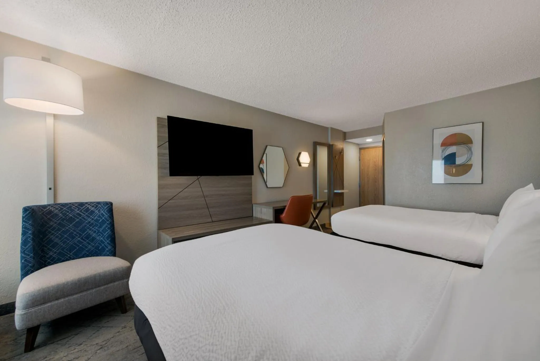 Photo of the whole room, Bed in Holiday Inn Express Hotels- Hampton by IHG