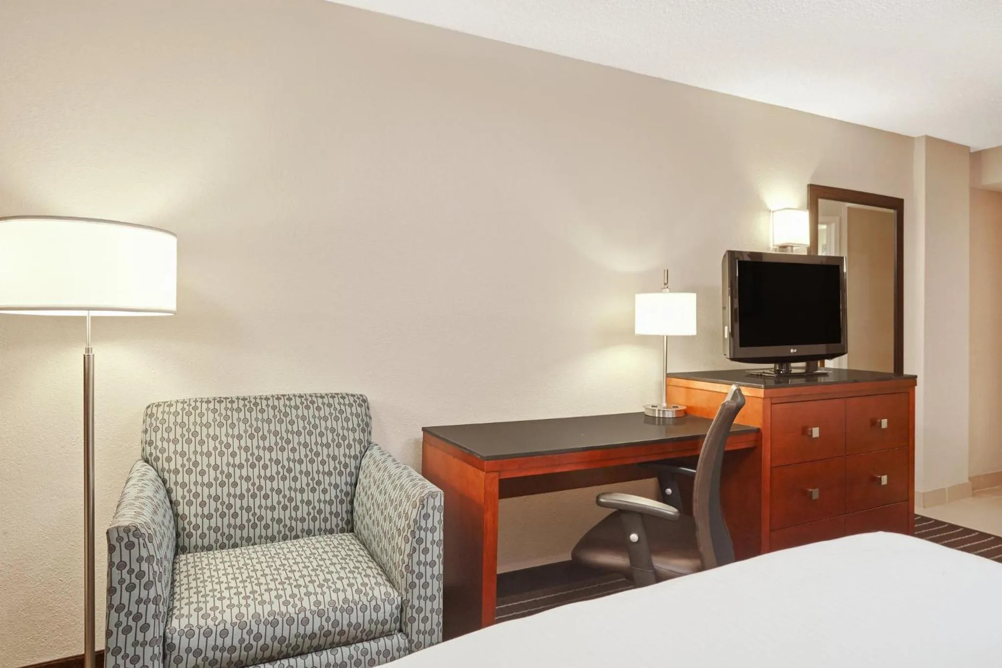 Photo of the whole room, Bed in Holiday Inn Express Hotels- Hampton by IHG
