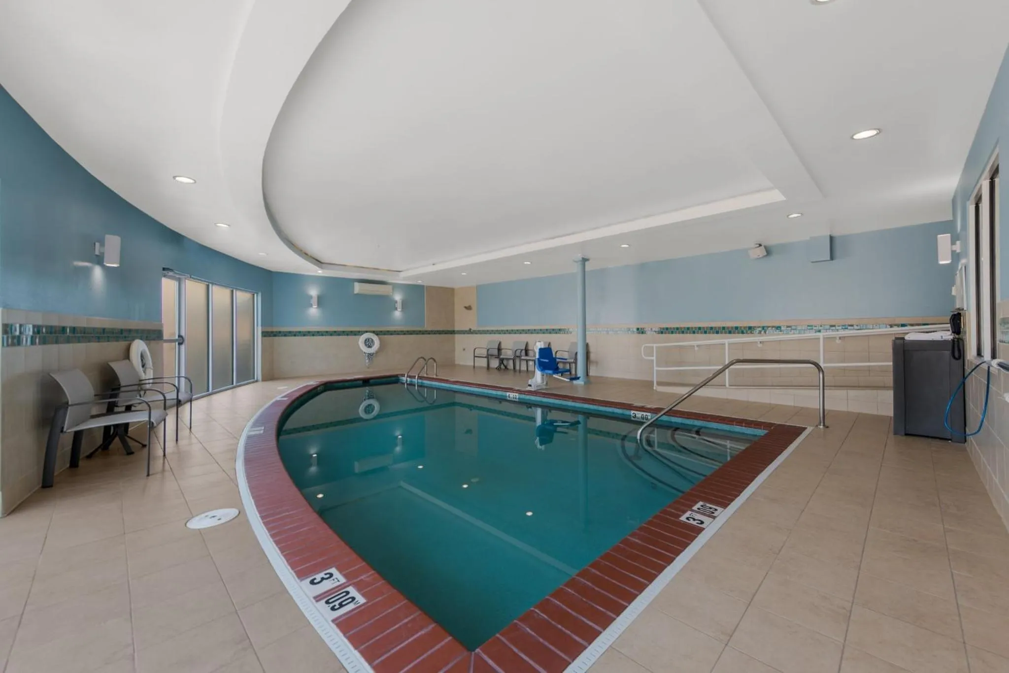 Swimming pool in Holiday Inn Express Hotels- Hampton by IHG