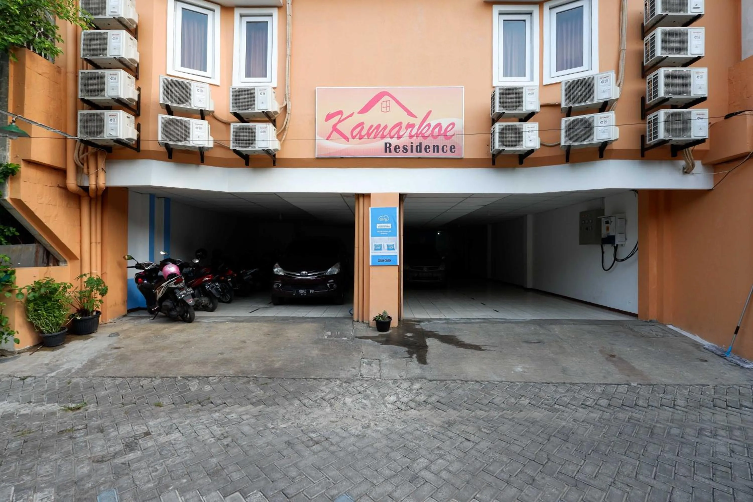 Property building in RedDoorz Near Kota Lama Semarang