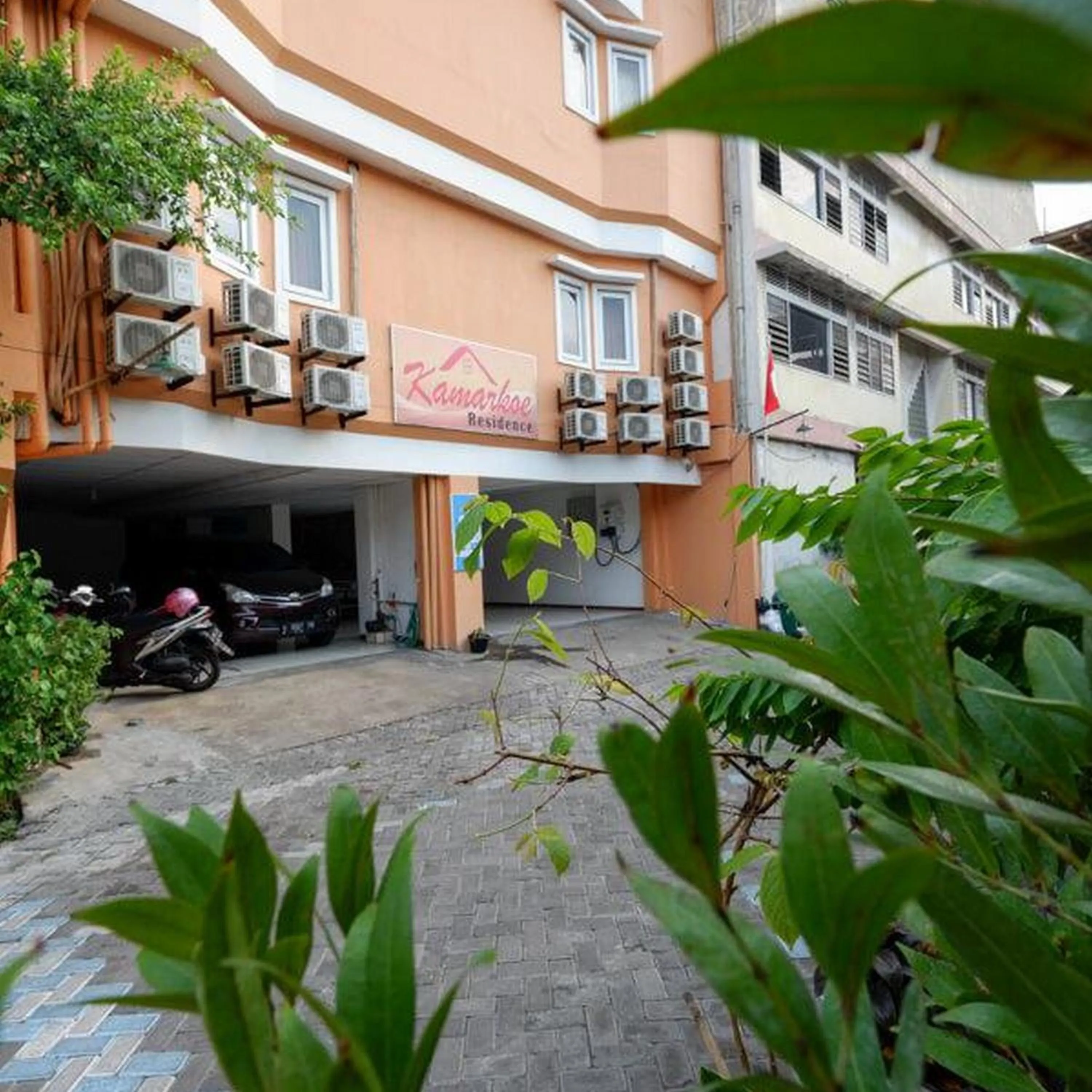 Facade/entrance in RedDoorz Near Kota Lama Semarang