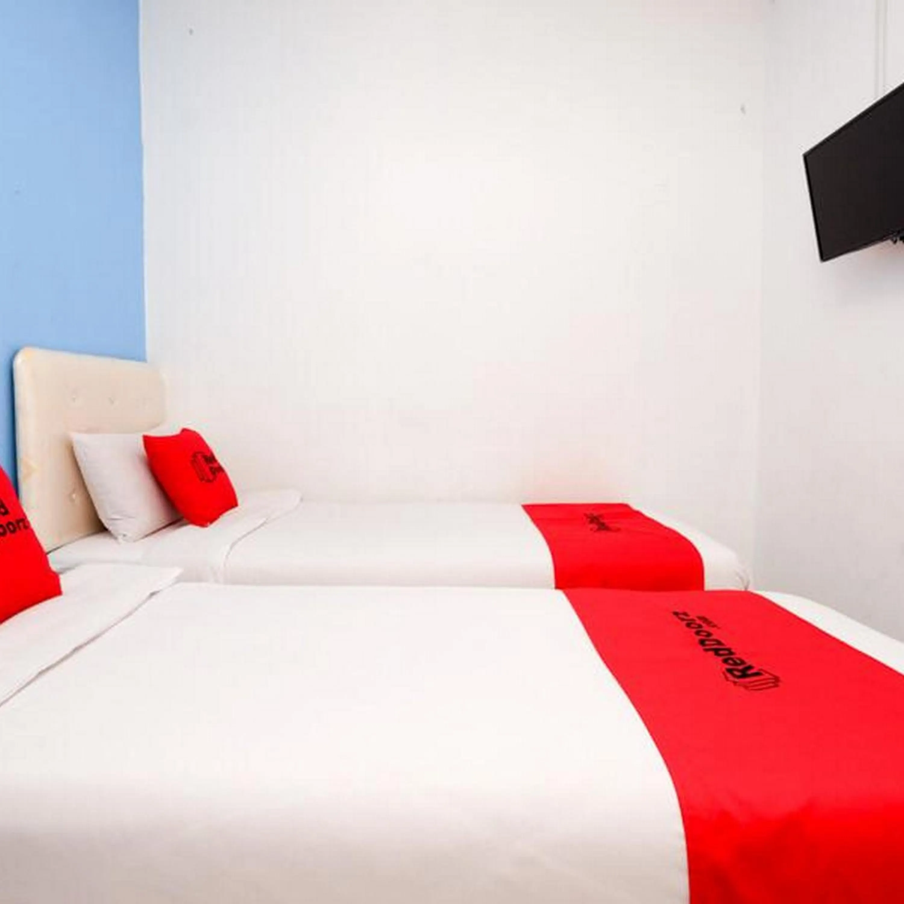 Bedroom, Bed in RedDoorz Near Kota Lama Semarang