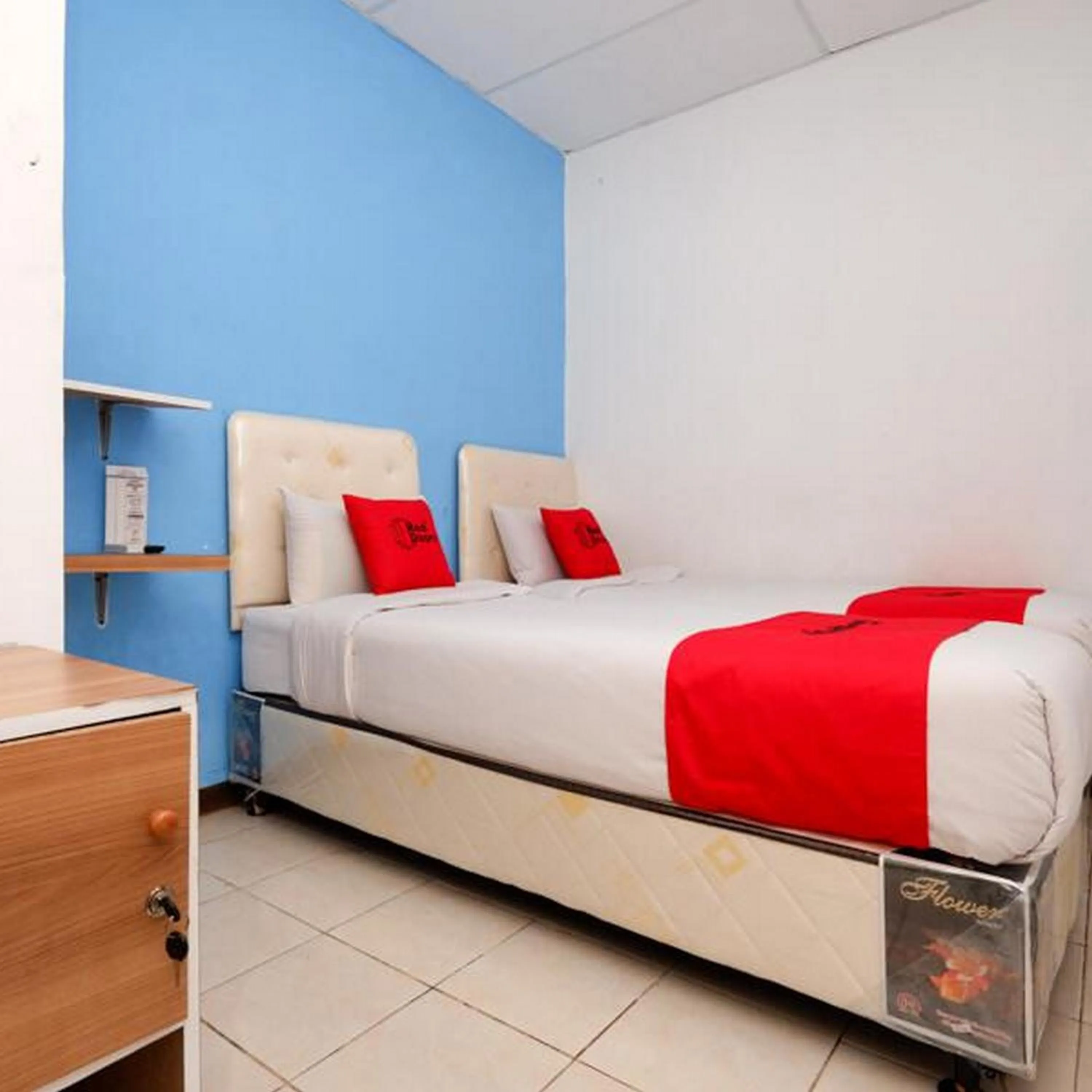 Bedroom, Bed in RedDoorz Near Kota Lama Semarang