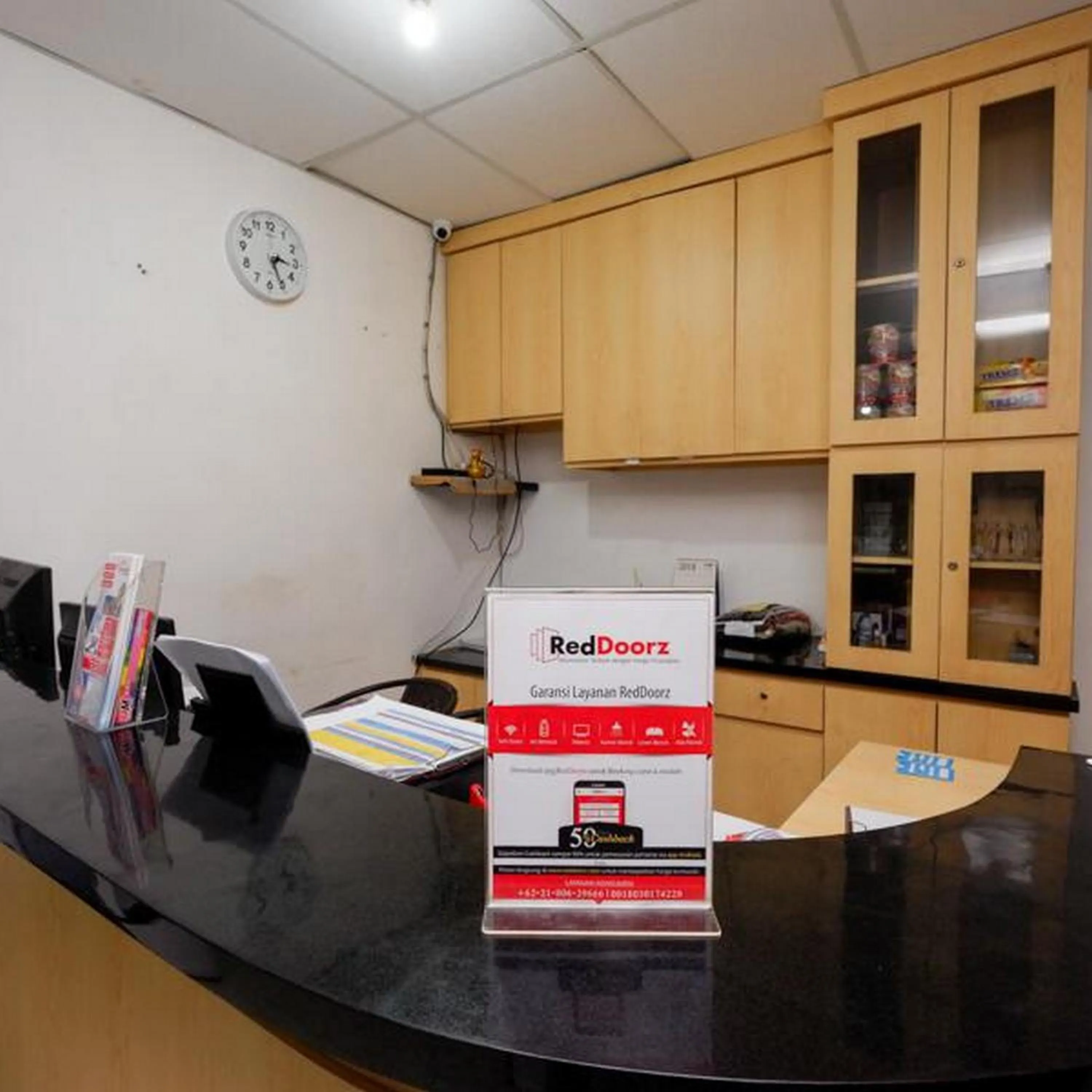 Lobby or reception in RedDoorz Near Kota Lama Semarang