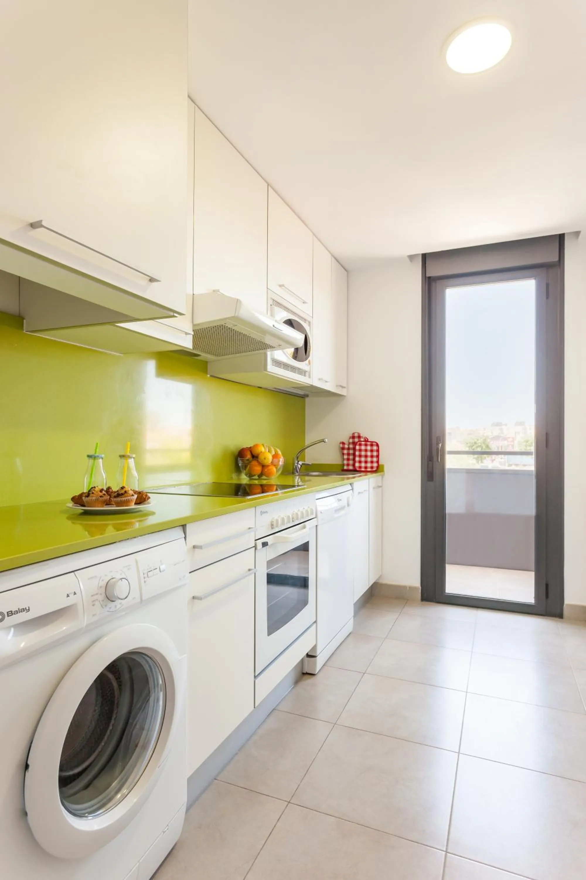 Kitchen or kitchenette in Torredembarra apartamento