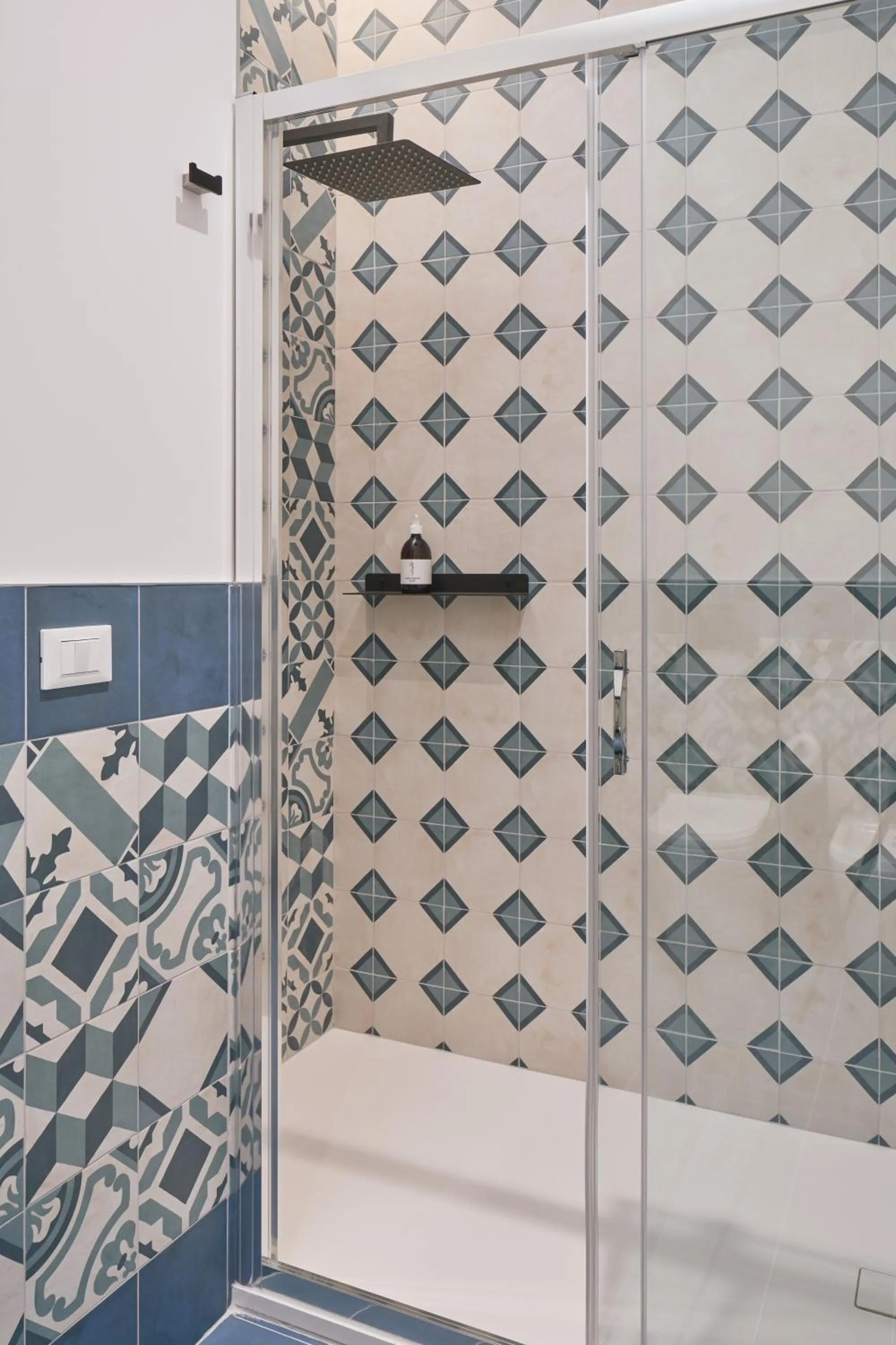 URBANAUTS STUDIOS Minelli