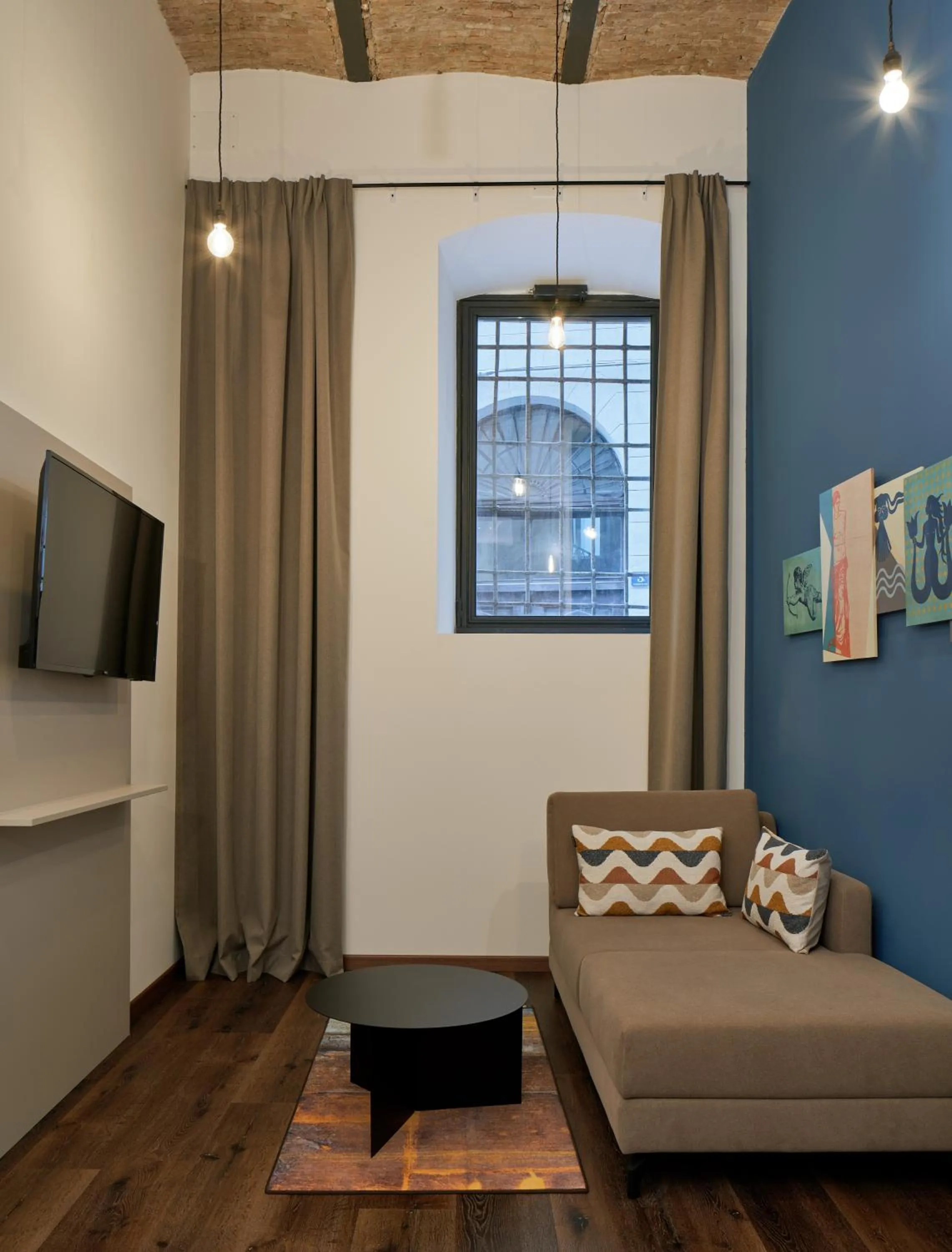 URBANAUTS STUDIOS Minelli