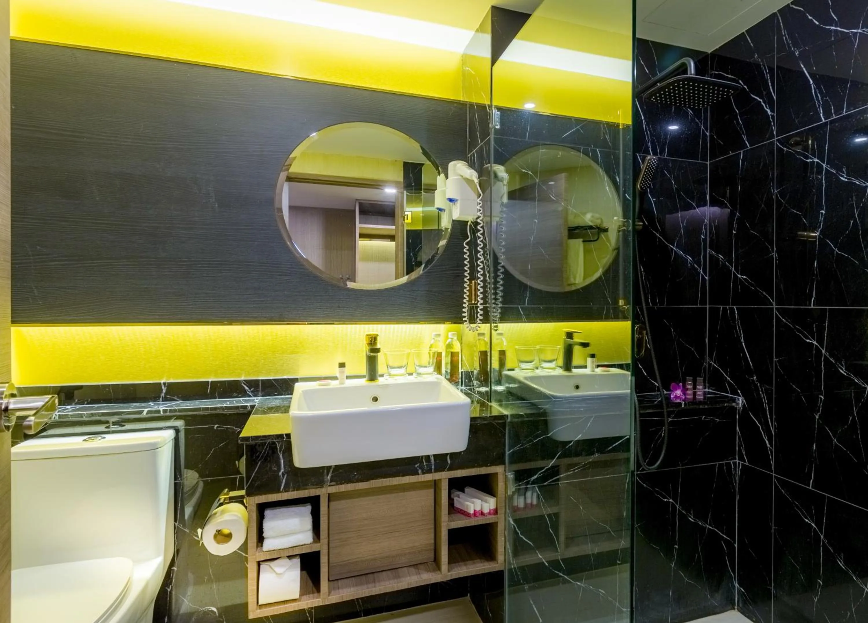 Shower in GLOW Sukhumvit 5