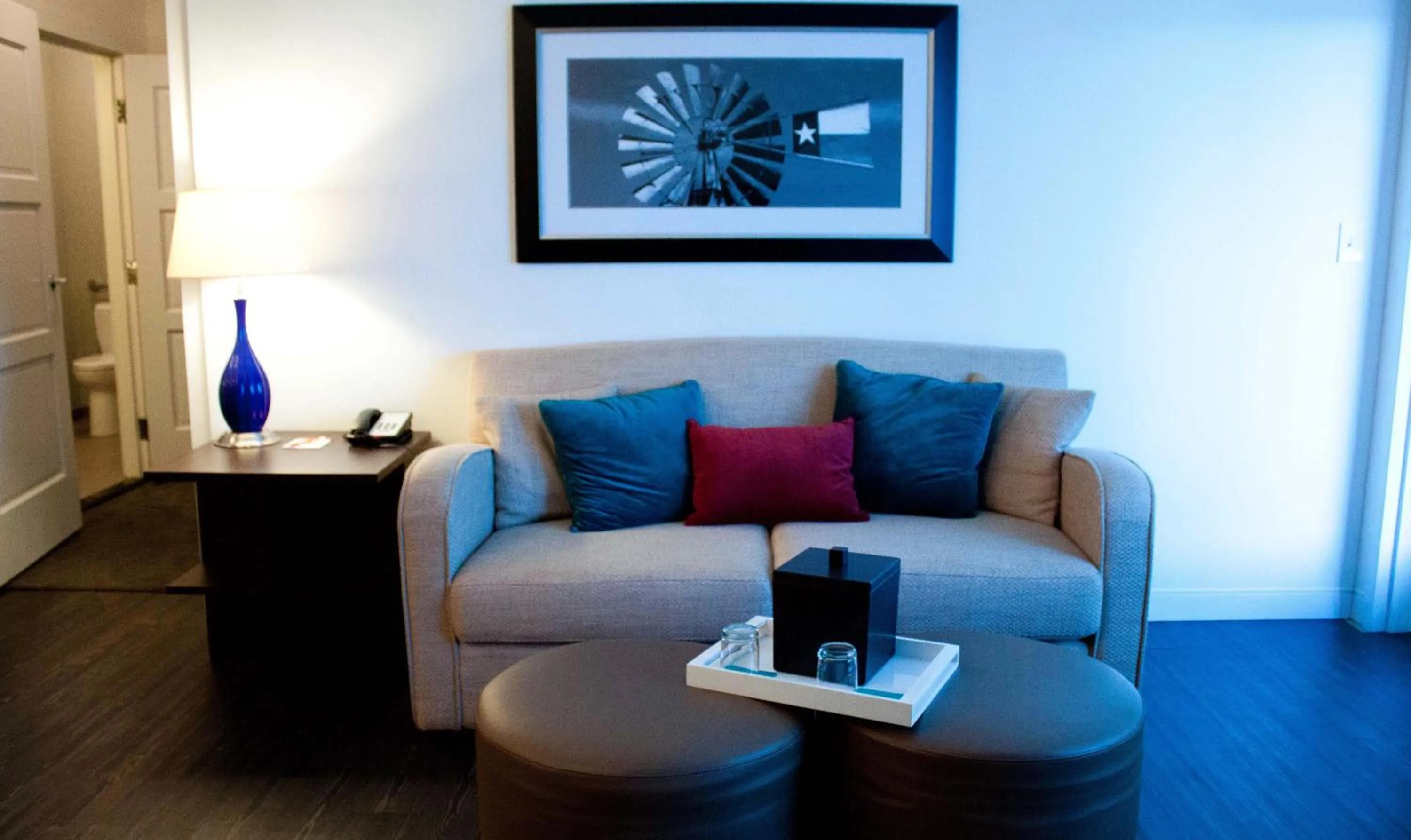 Photo of the whole room in Hotel Indigo Waco by IHG