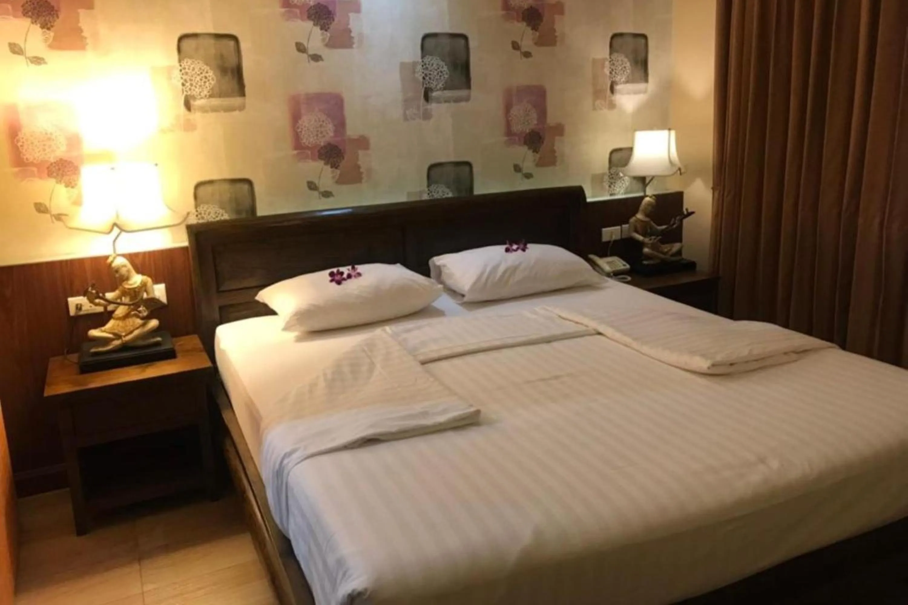 Bed in The LD Pattaya Hotel