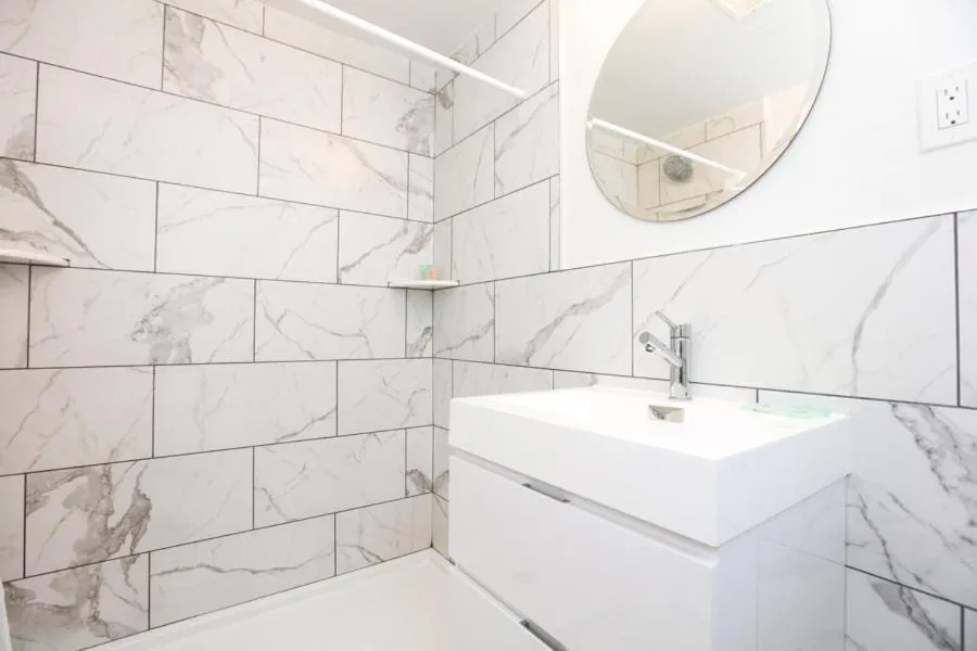 Shower in The Heritage Inn
