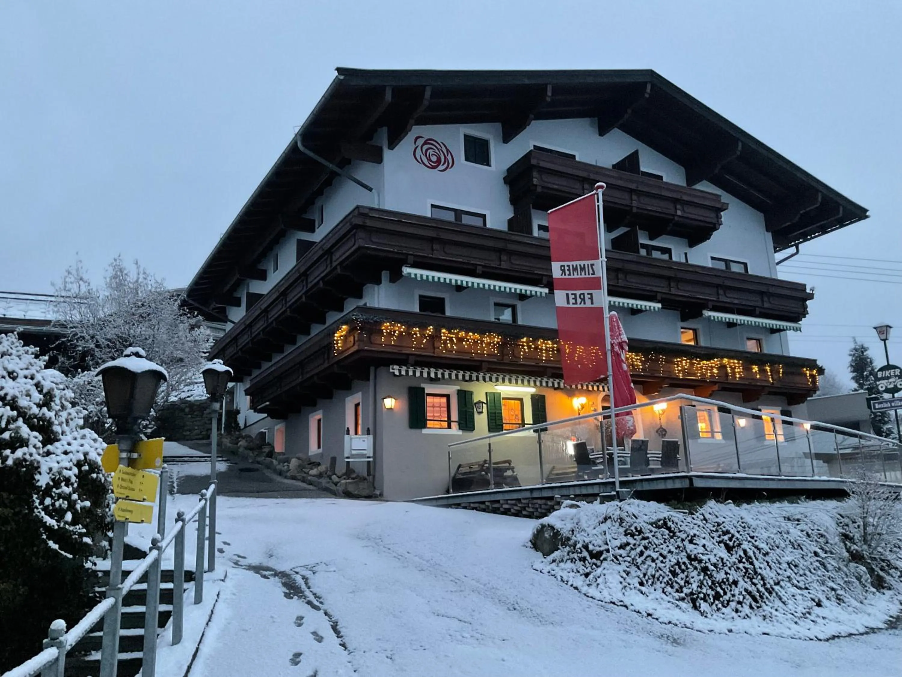 Property building in Hotel Wildrose