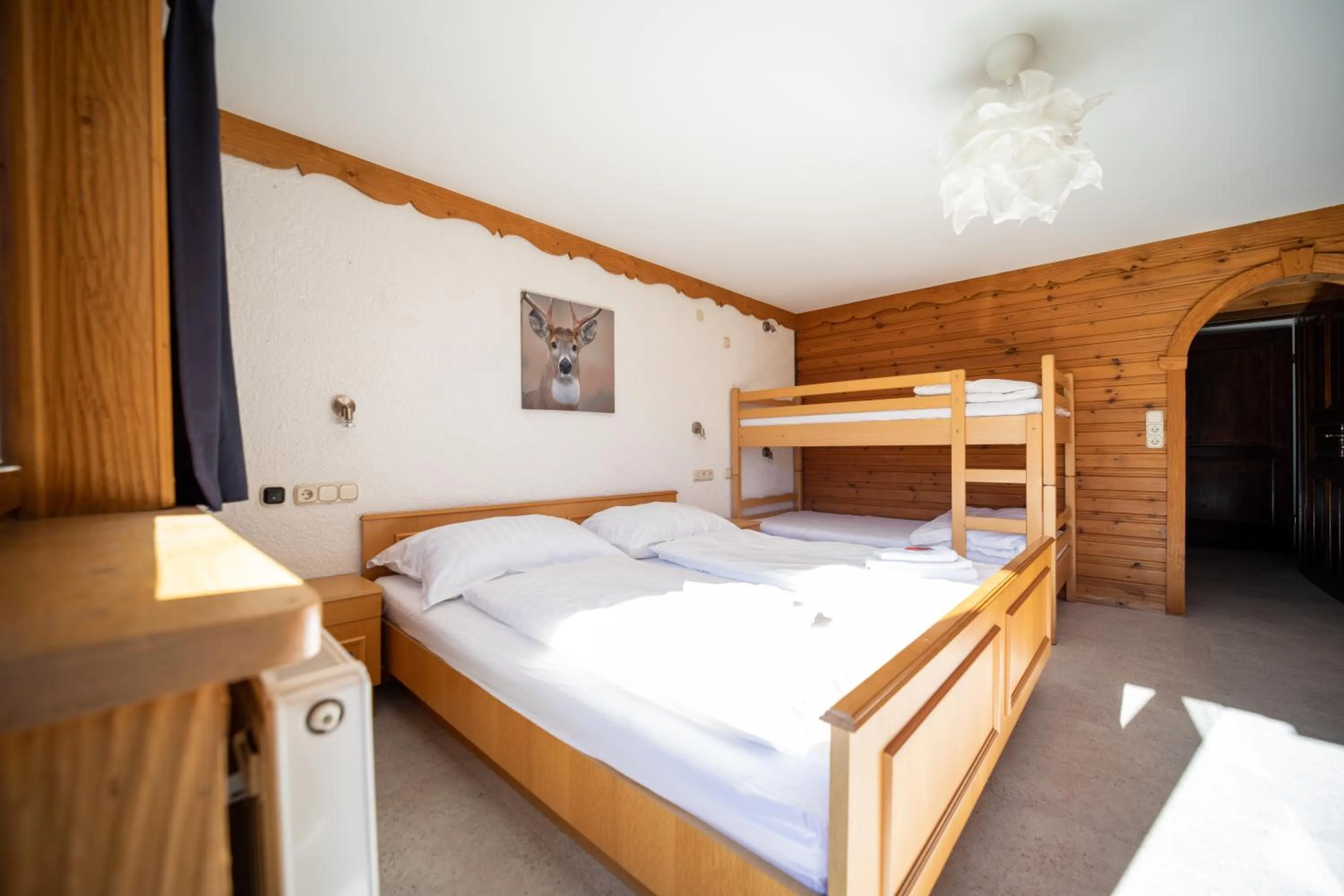 Photo of the whole room, Bed in Hotel Wildrose