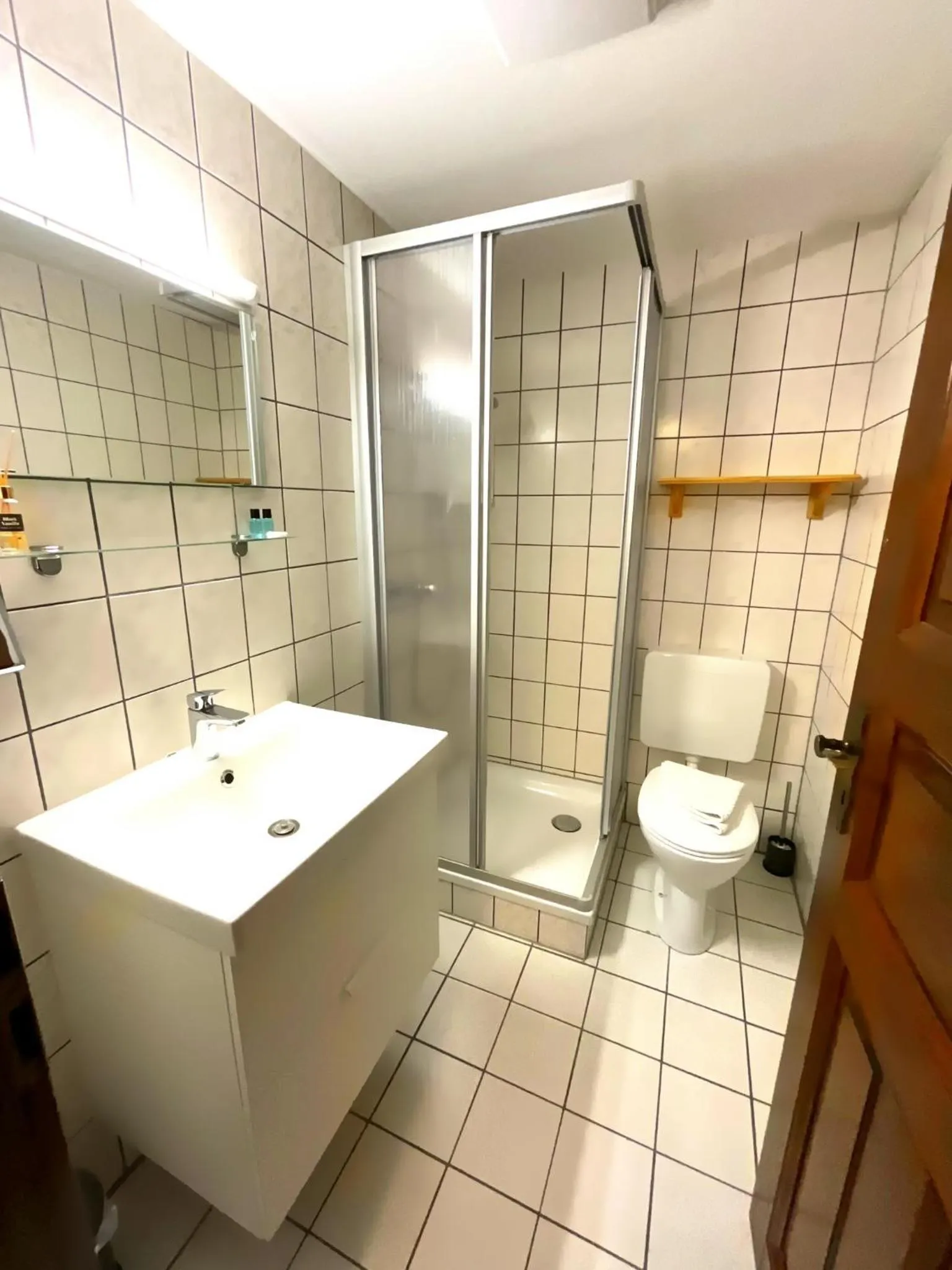 Shower in Hotel Wildrose