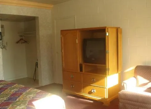 Decorative detail, Bed in Village Inn