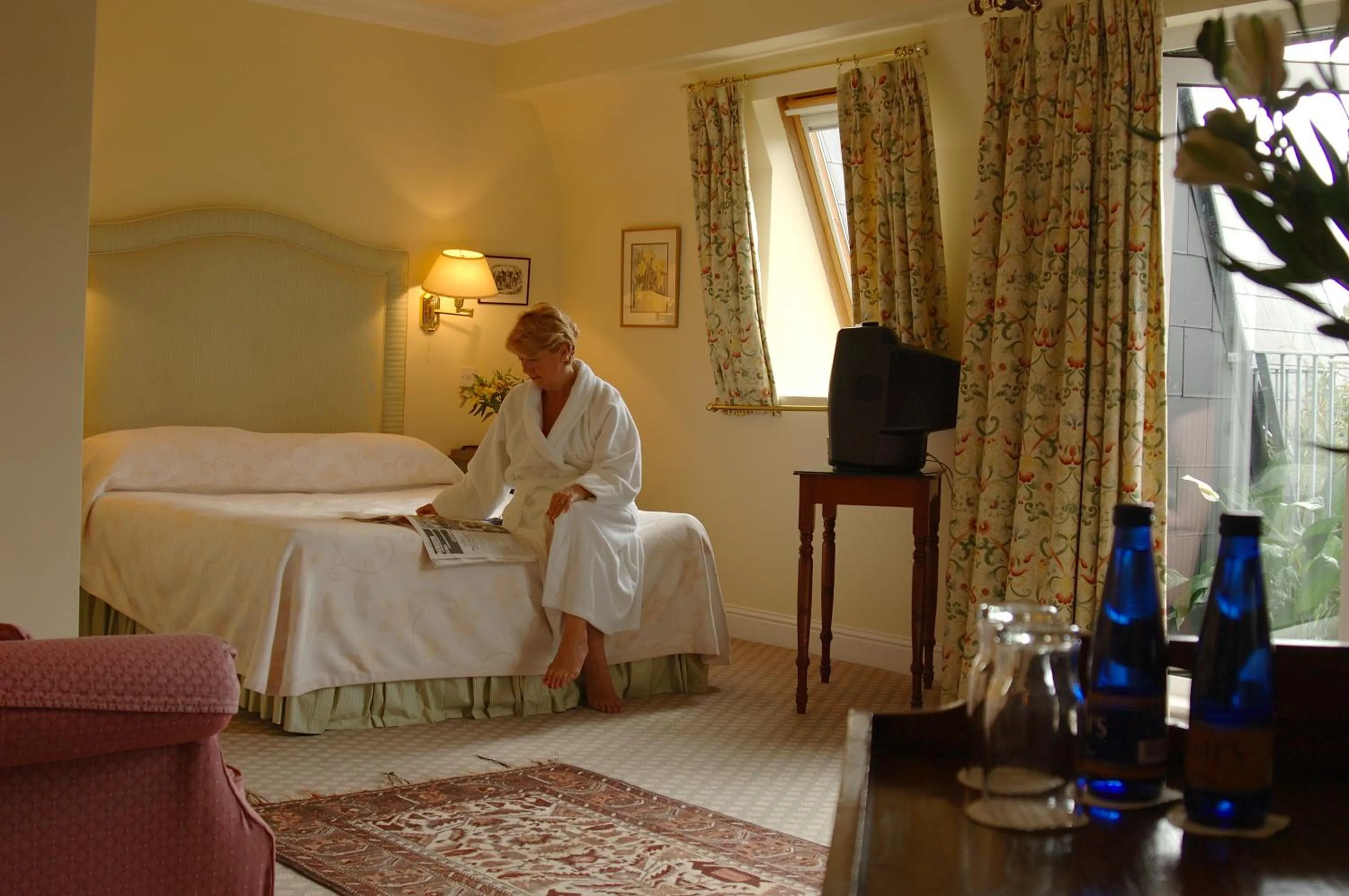 People, Bed in Aherne's Townhouse Hotel and Seafood Restaurant