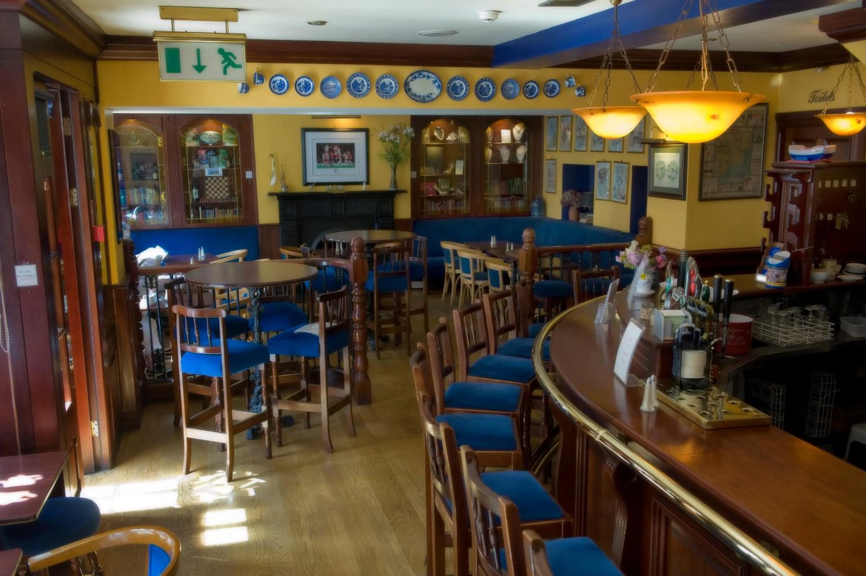 Lounge or bar in Aherne's Townhouse Hotel and Seafood Restaurant