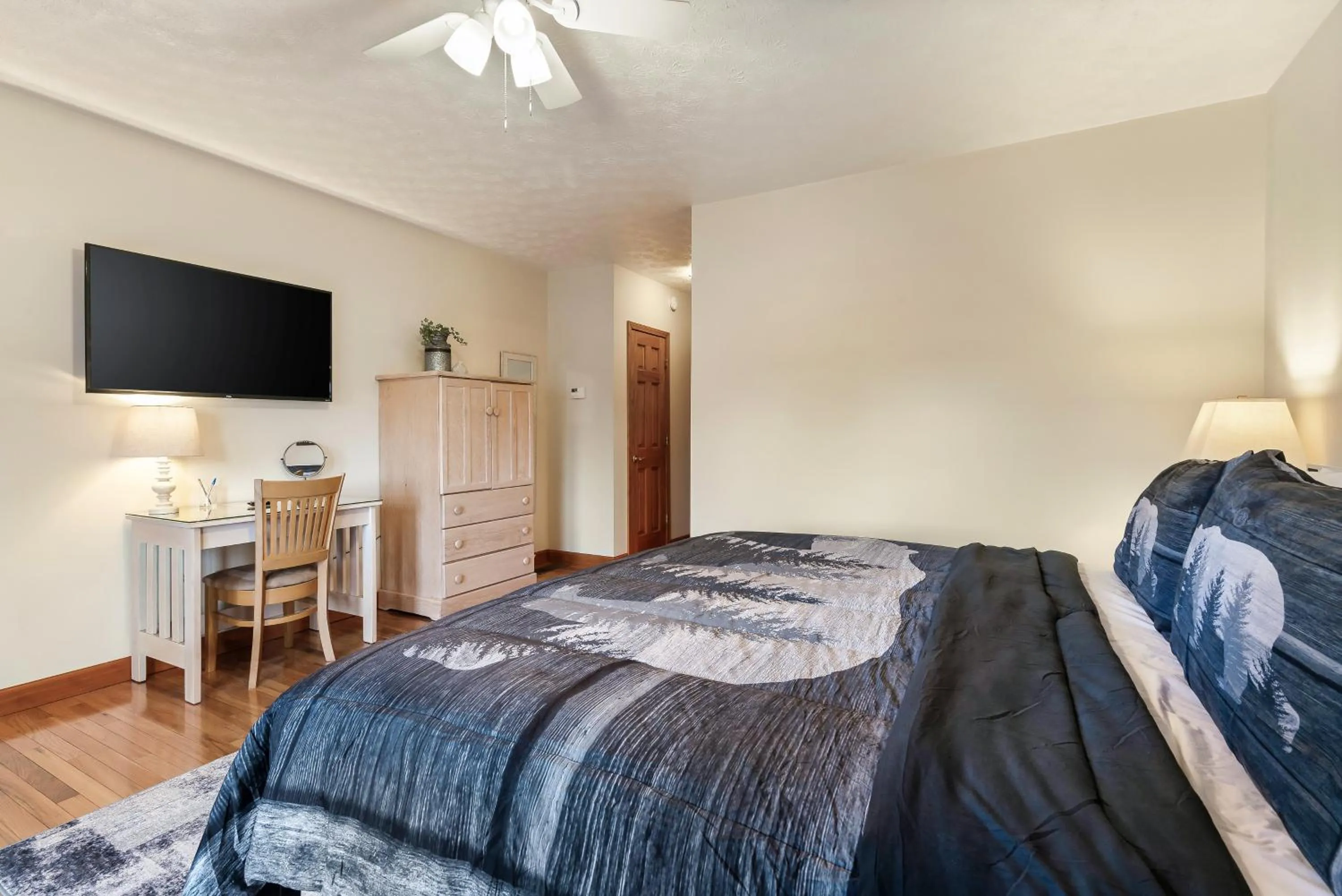 Bed in Berry Springs Lodge