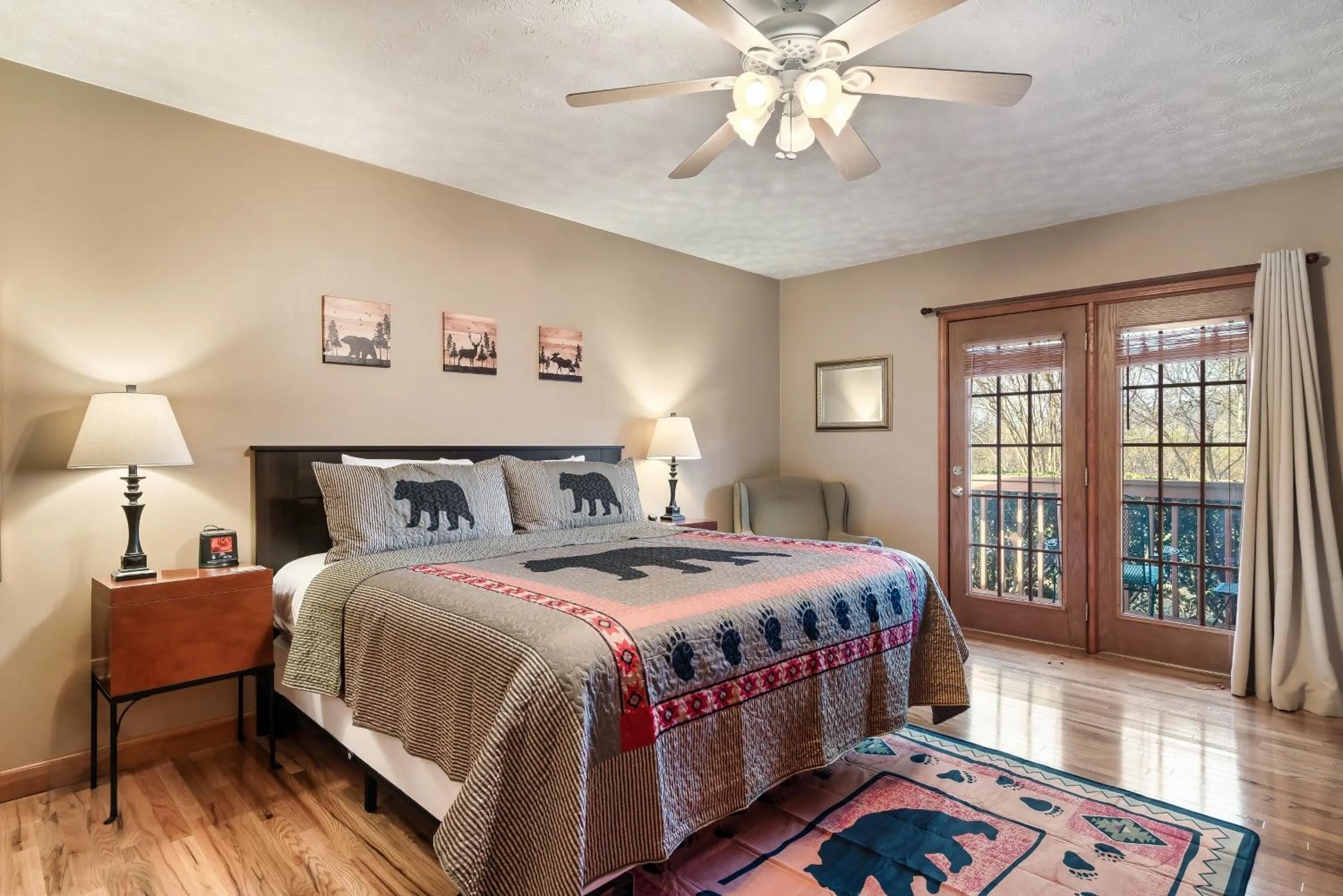 Bed in Berry Springs Lodge