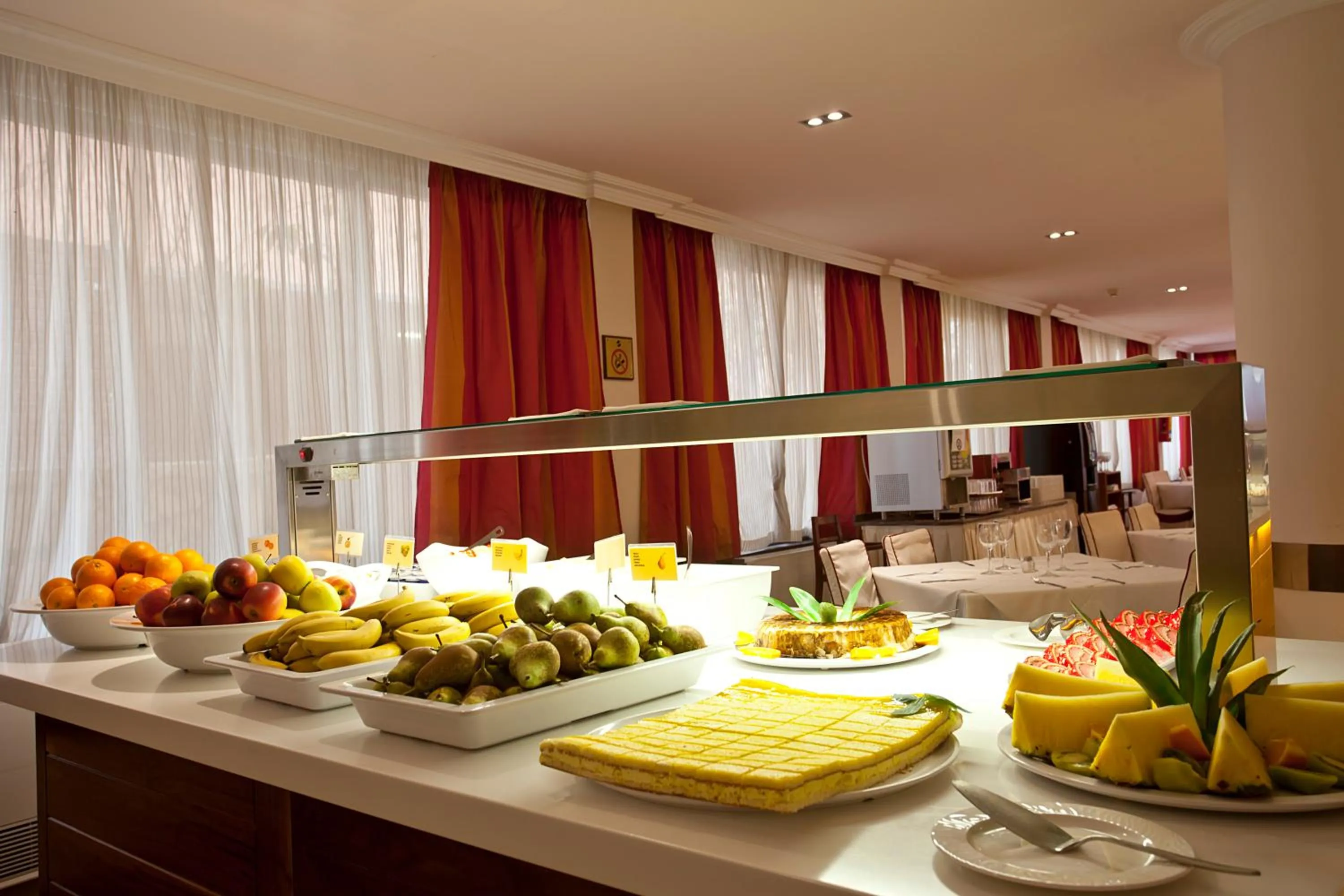 Buffet breakfast in Ipanema Park