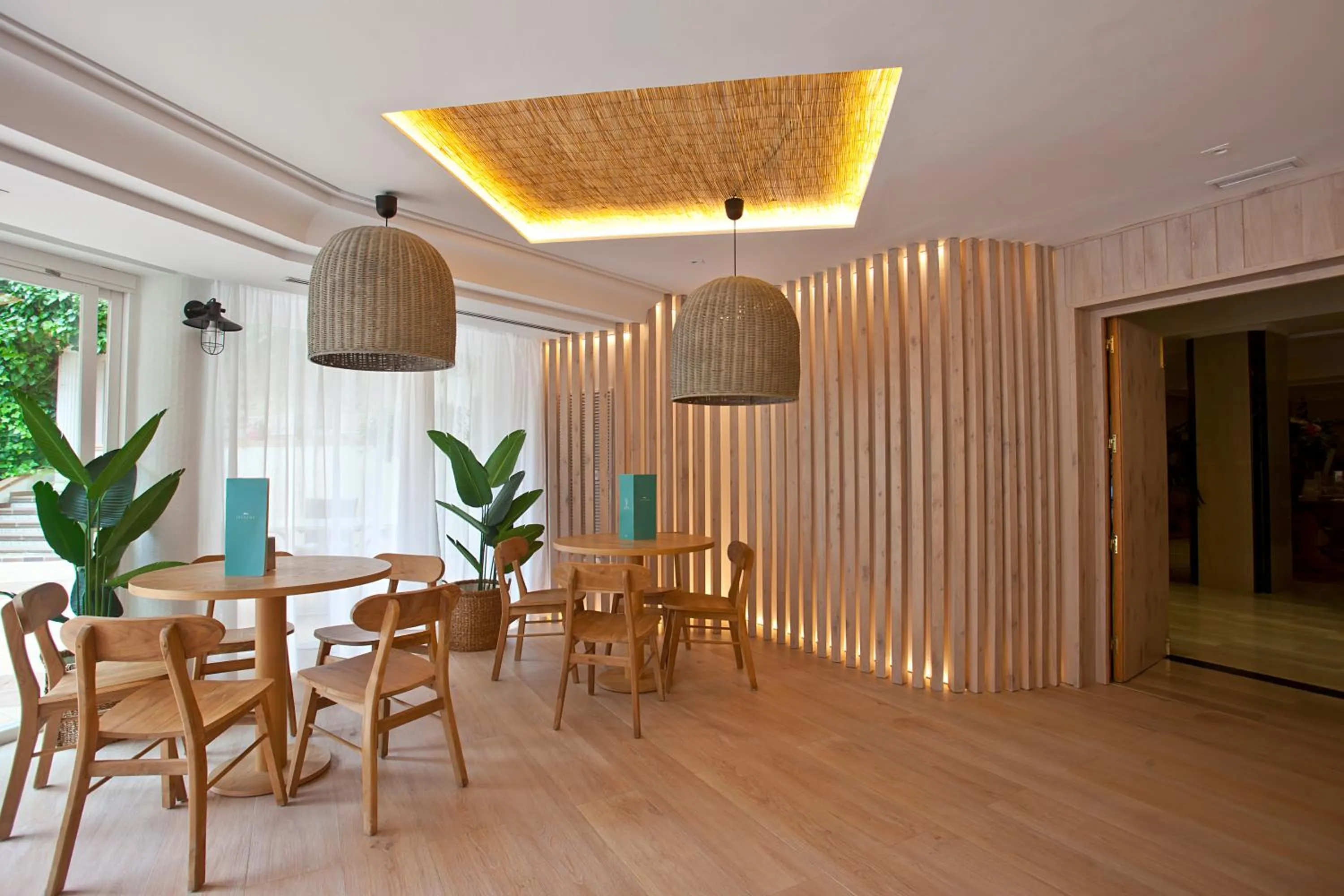 Dining area in Ipanema Park