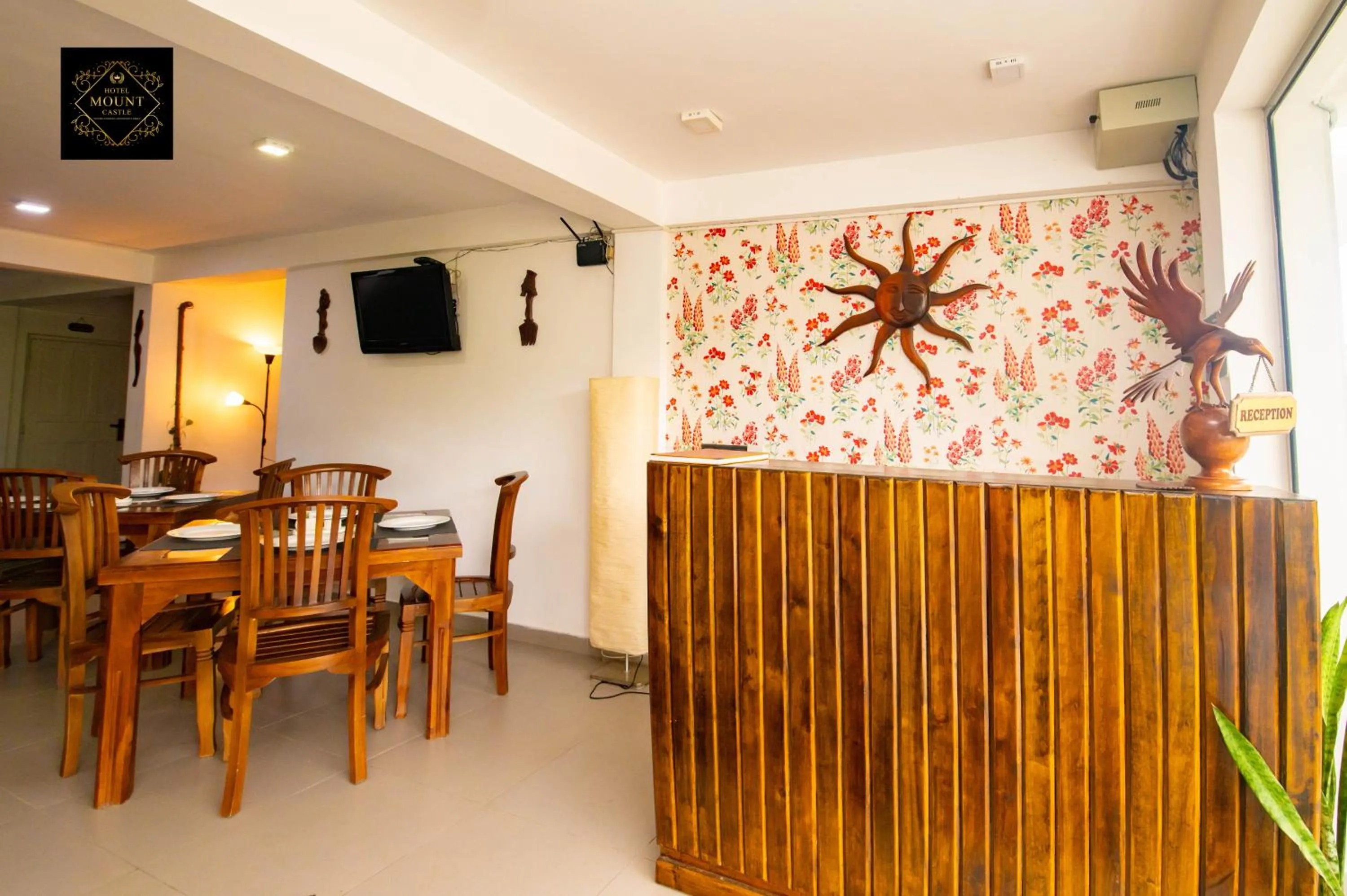 Restaurant/places to eat in Hotel Mount Castle