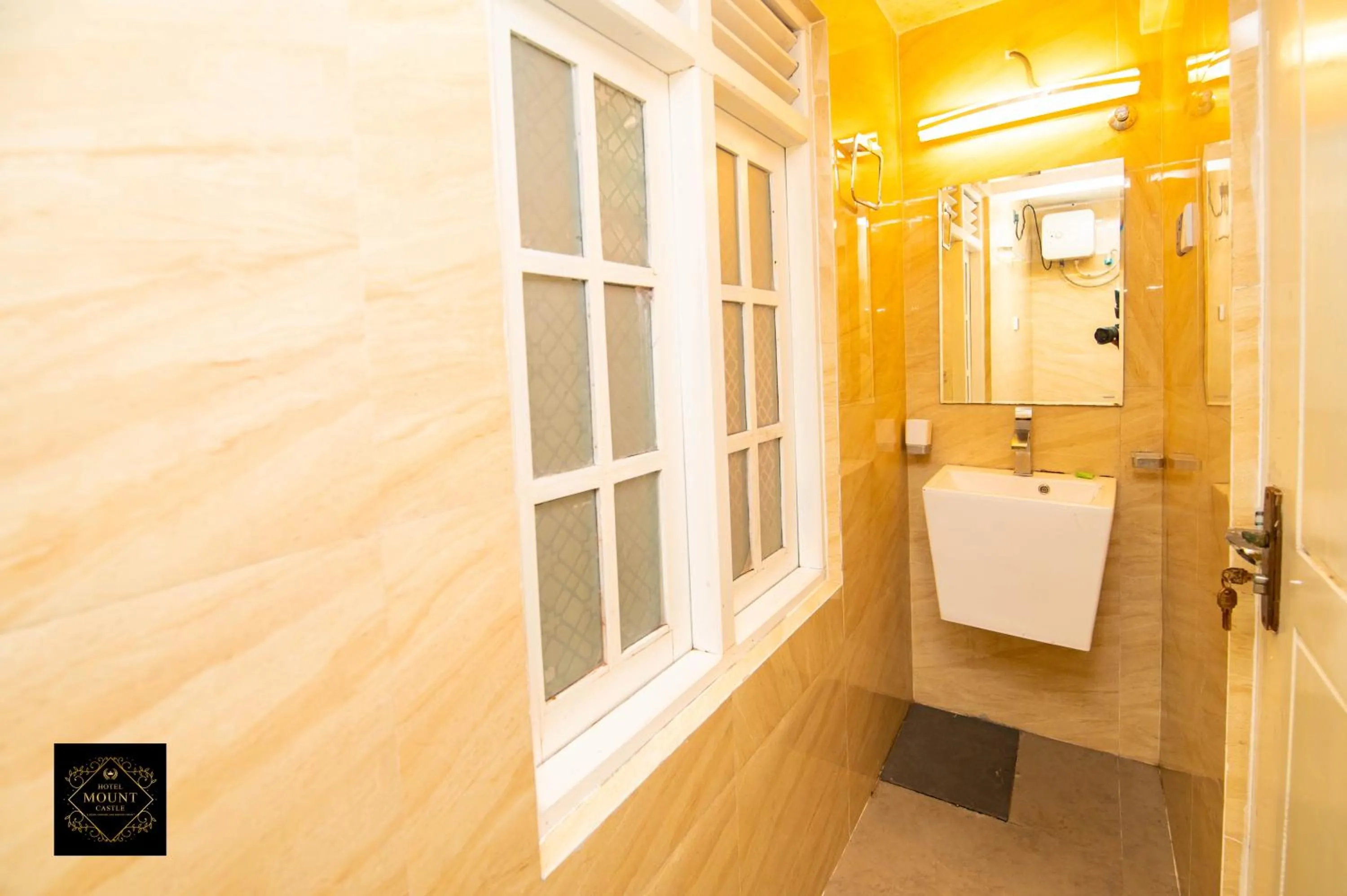 Shower in Hotel Mount Castle