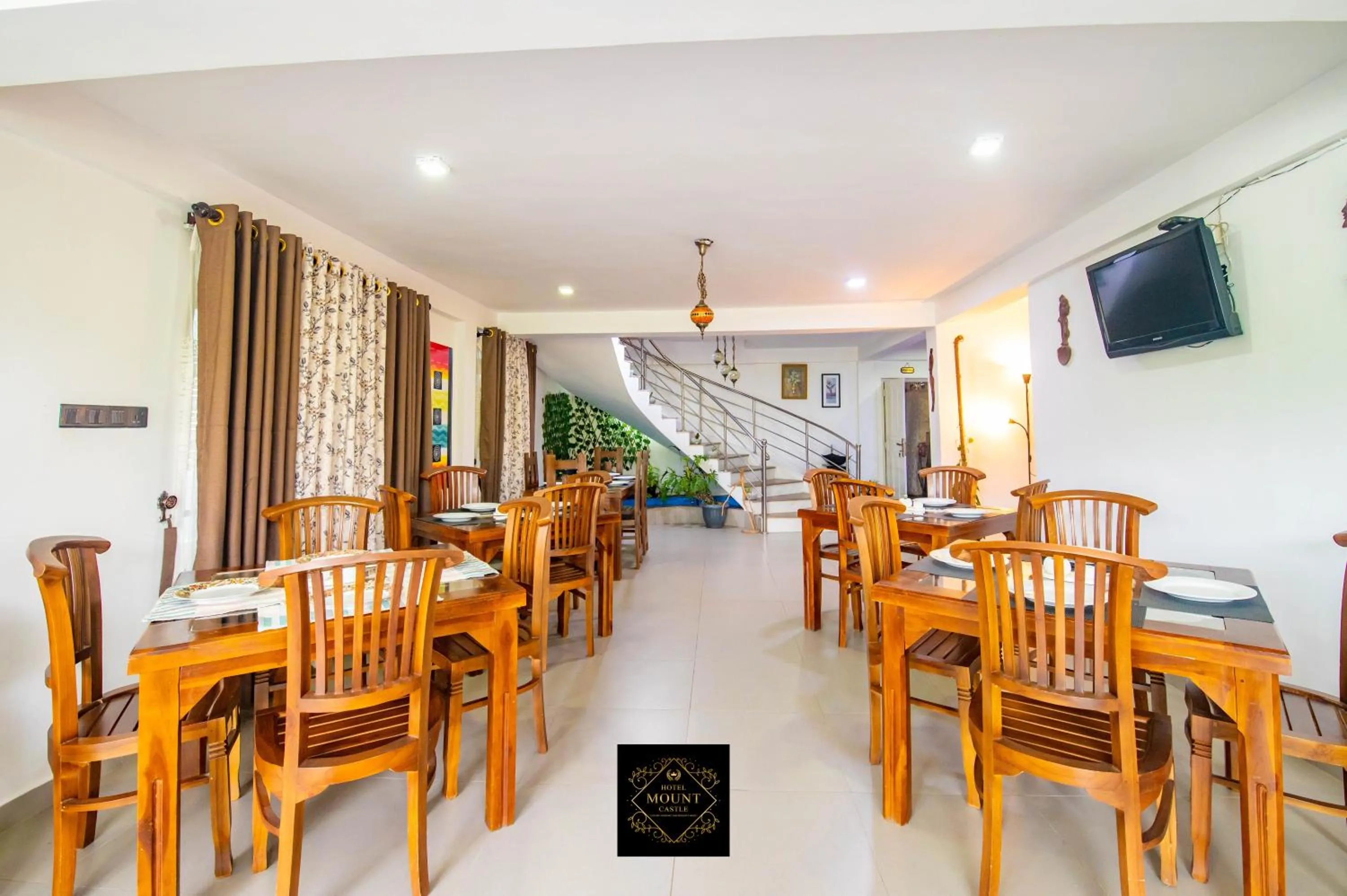 Restaurant/places to eat in Hotel Mount Castle