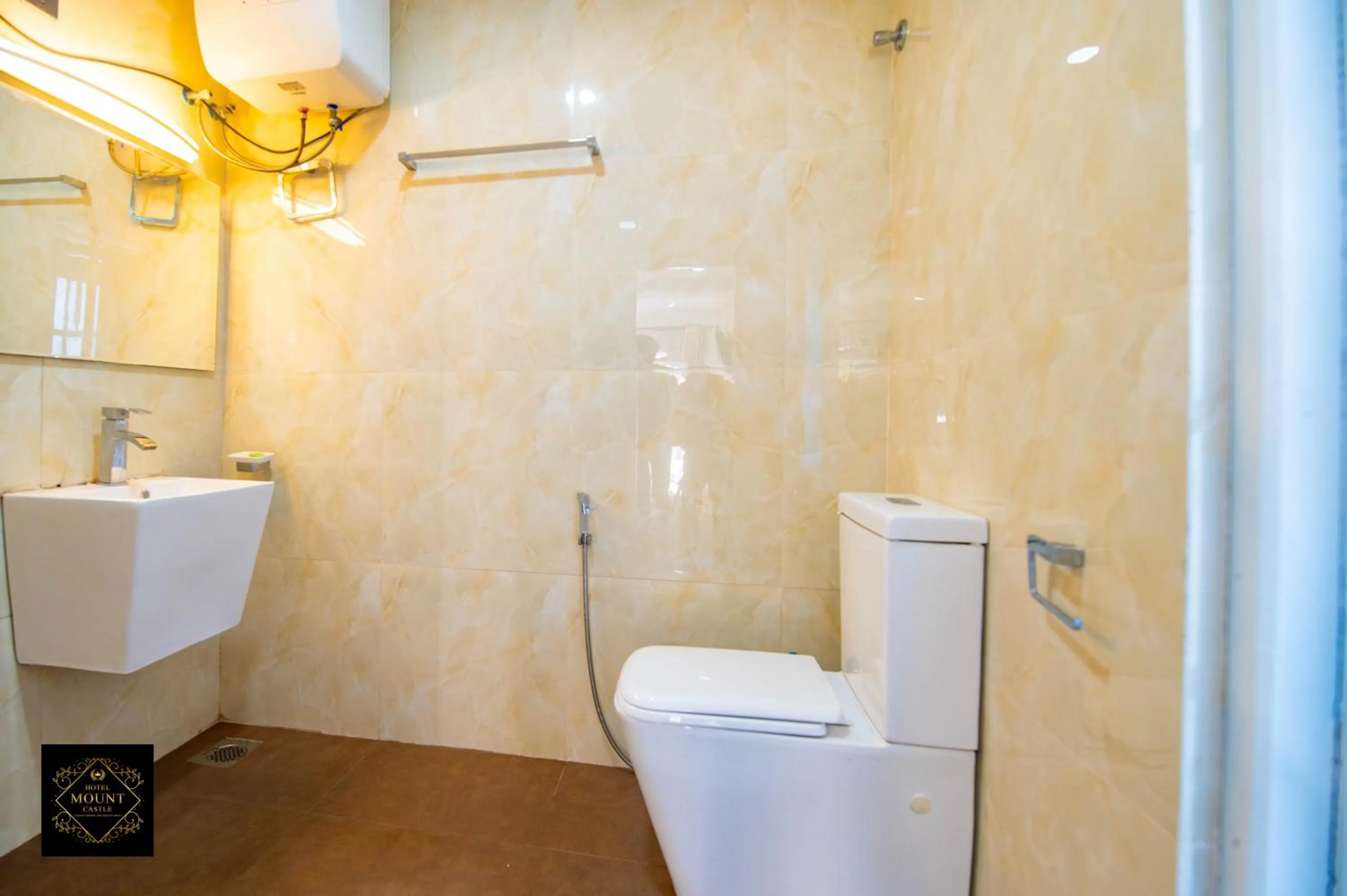 Shower in Hotel Mount Castle