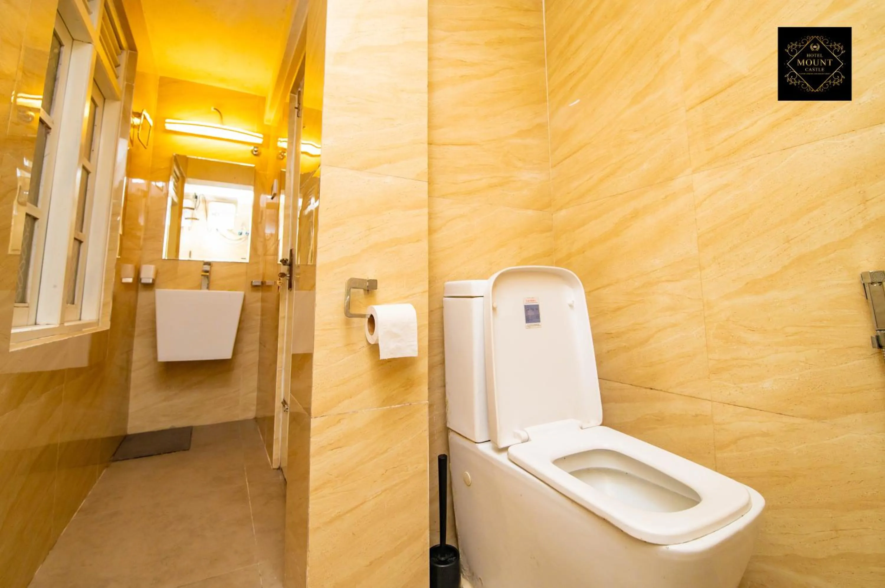 Shower in Hotel Mount Castle