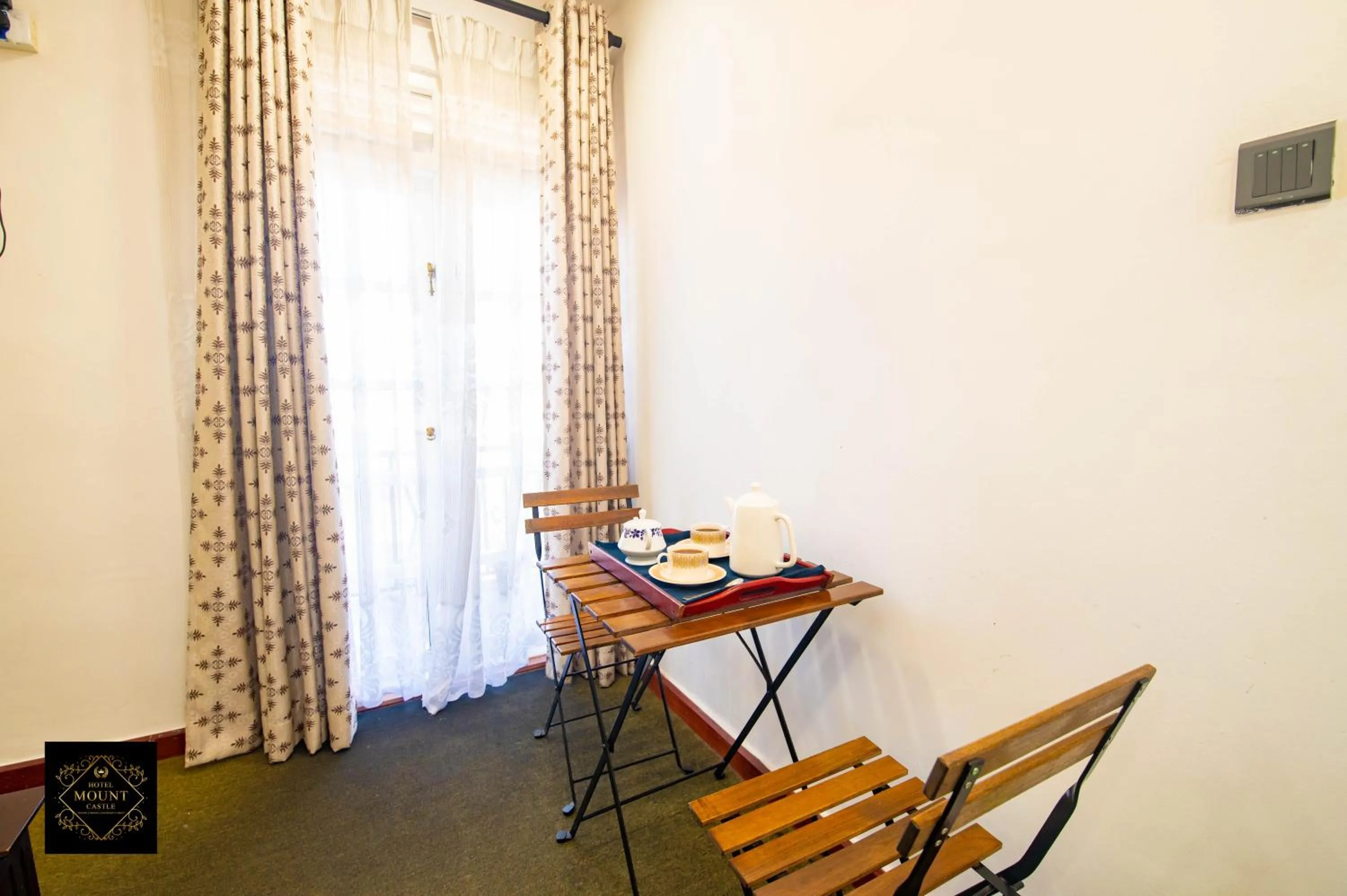 Seating area in Hotel Mount Castle