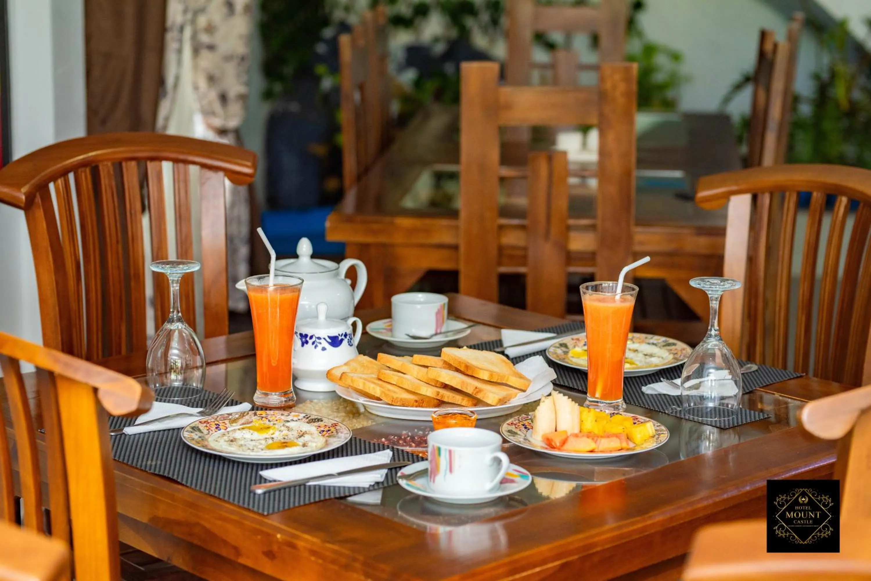 Restaurant/places to eat in Hotel Mount Castle