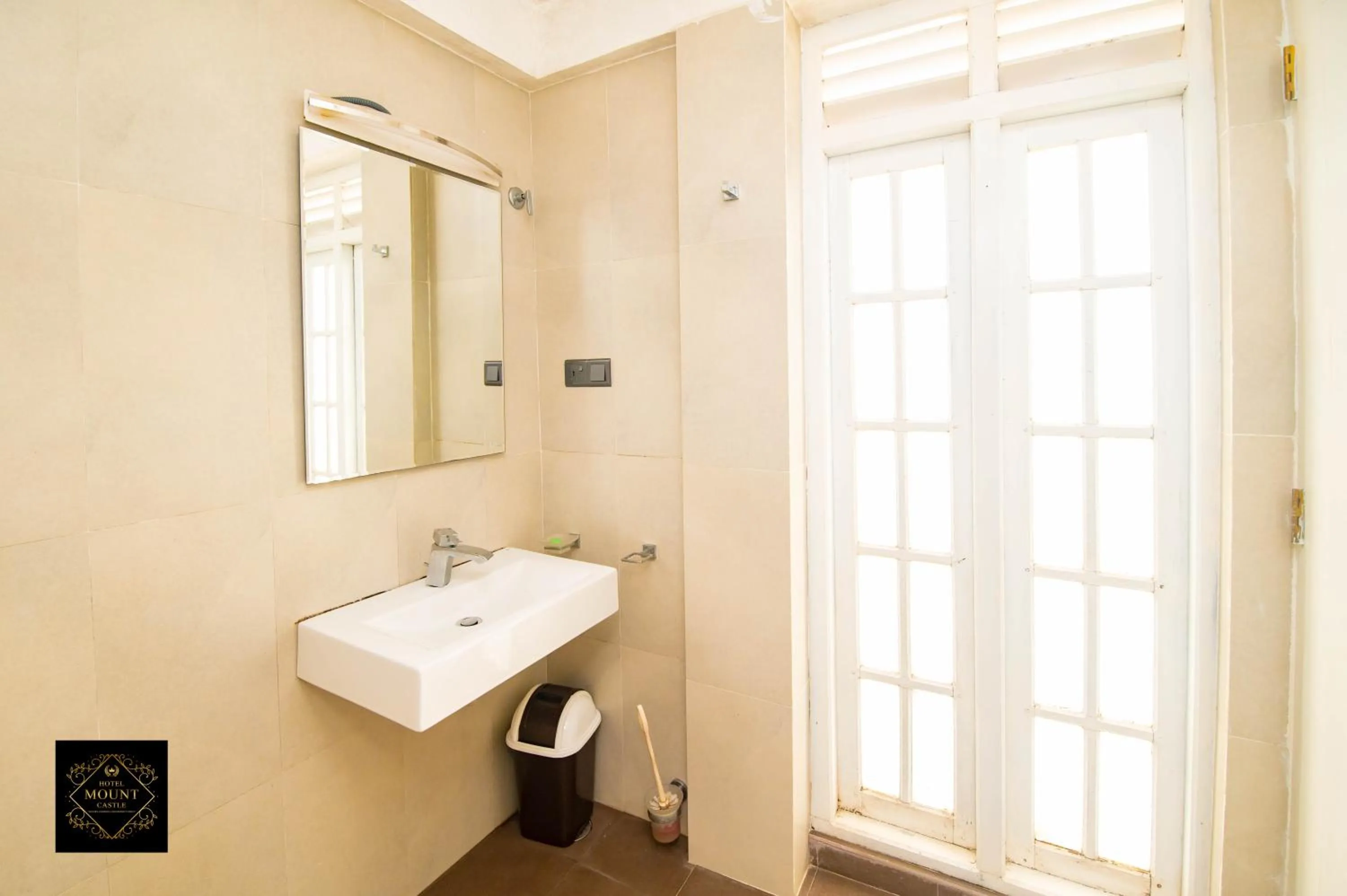 Shower in Hotel Mount Castle