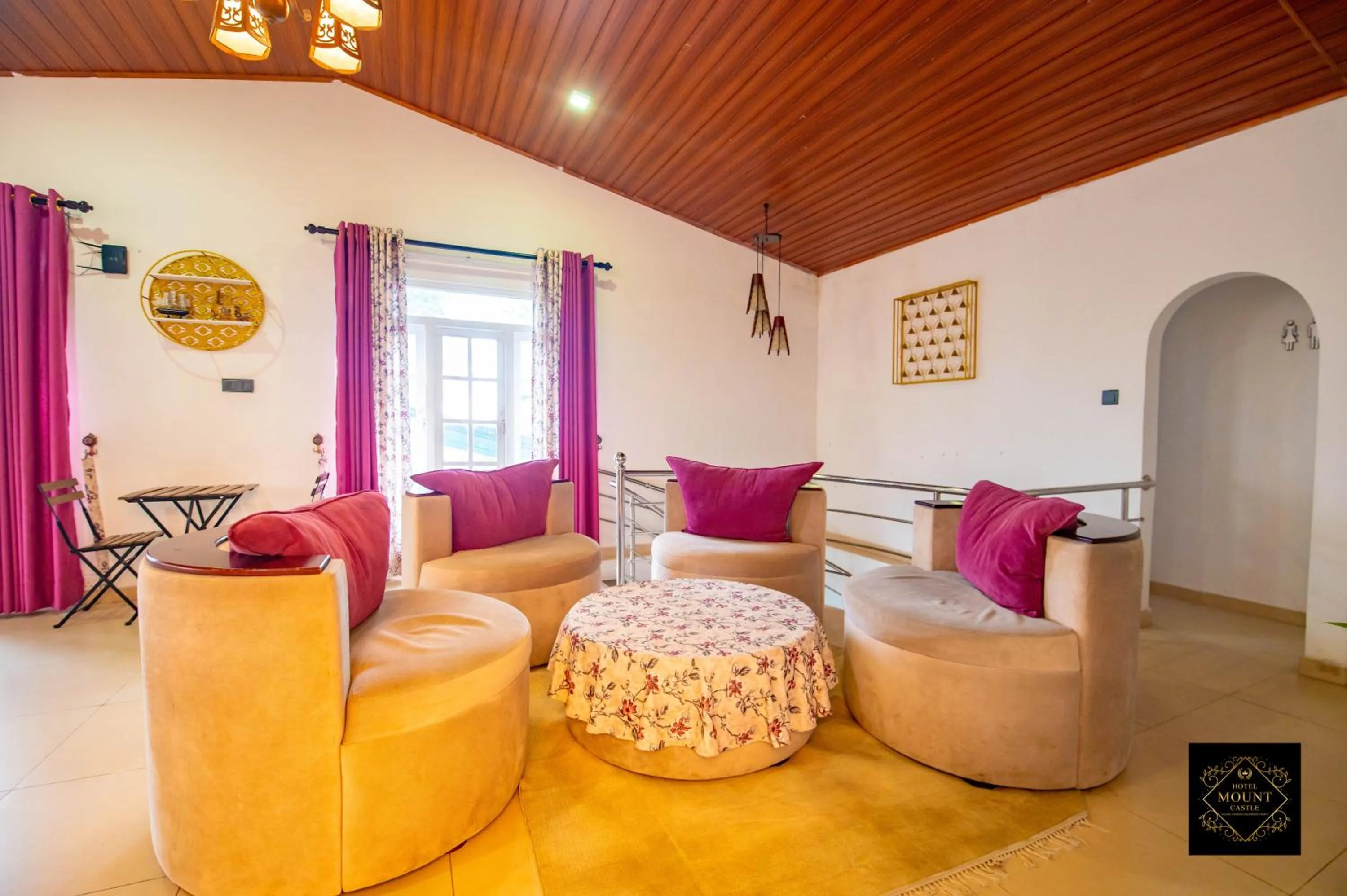 Seating area in Hotel Mount Castle