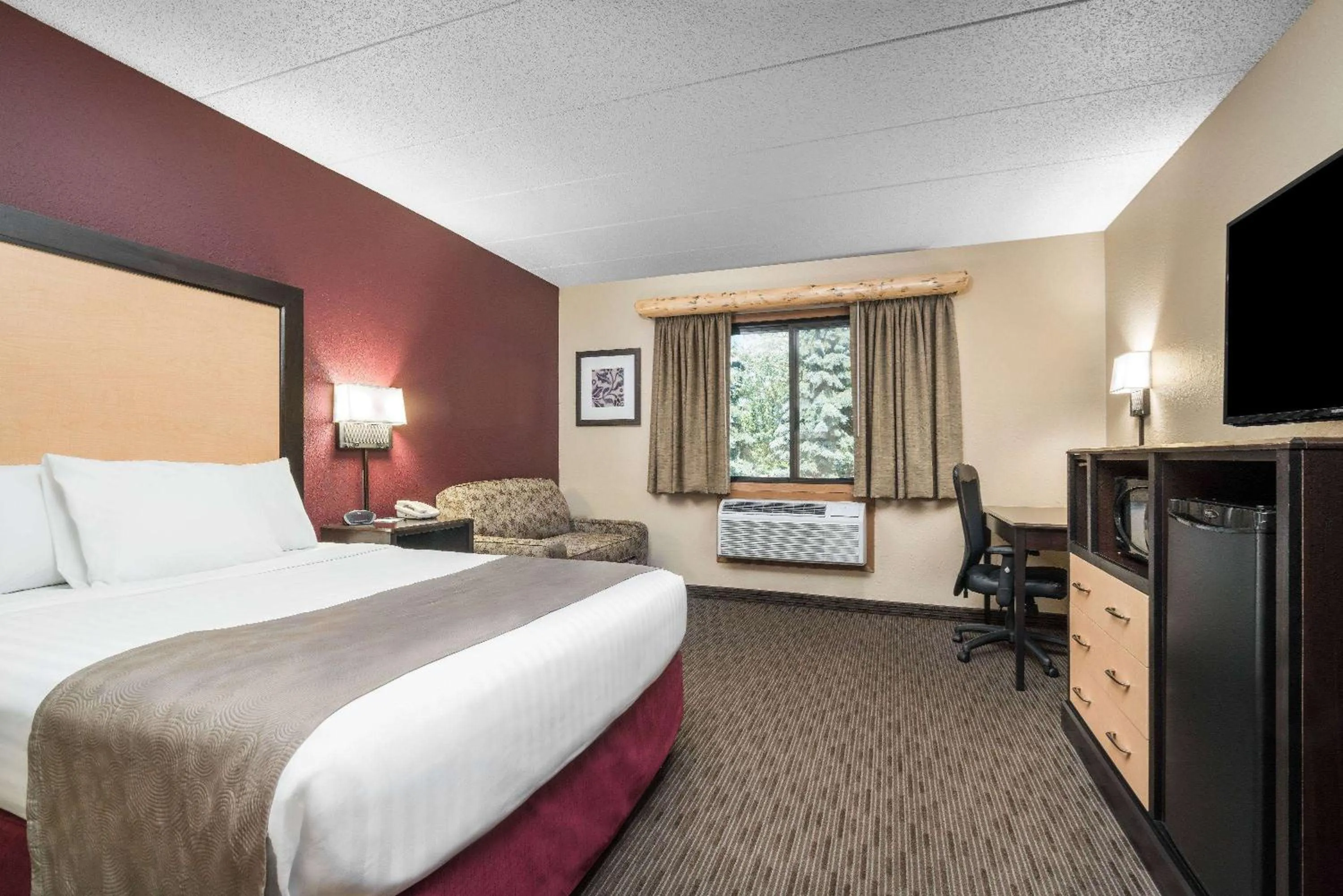 Photo of the whole room, Bed in AmericInn by Wyndham Detroit Lakes