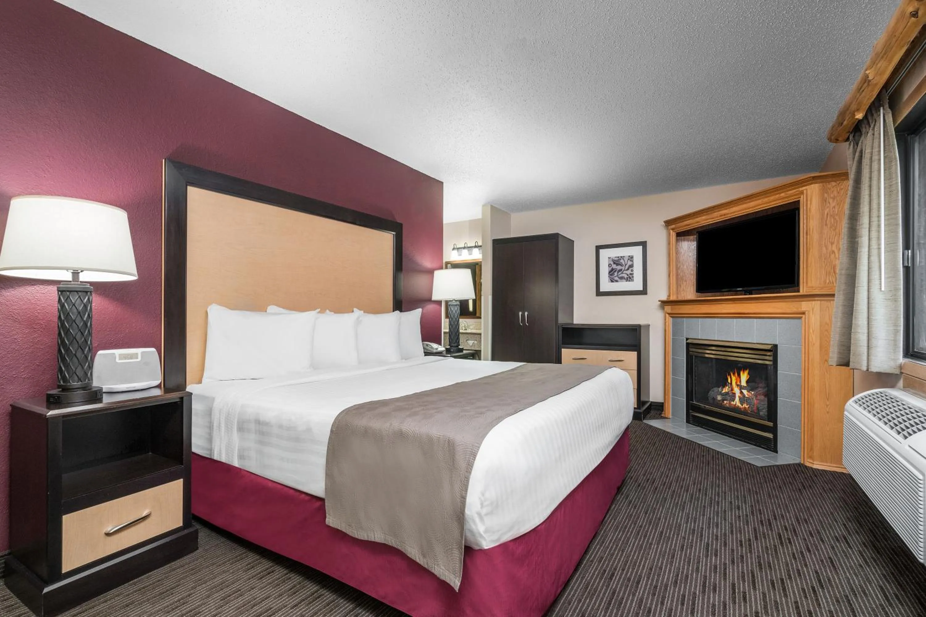 Photo of the whole room, Bed in AmericInn by Wyndham Detroit Lakes