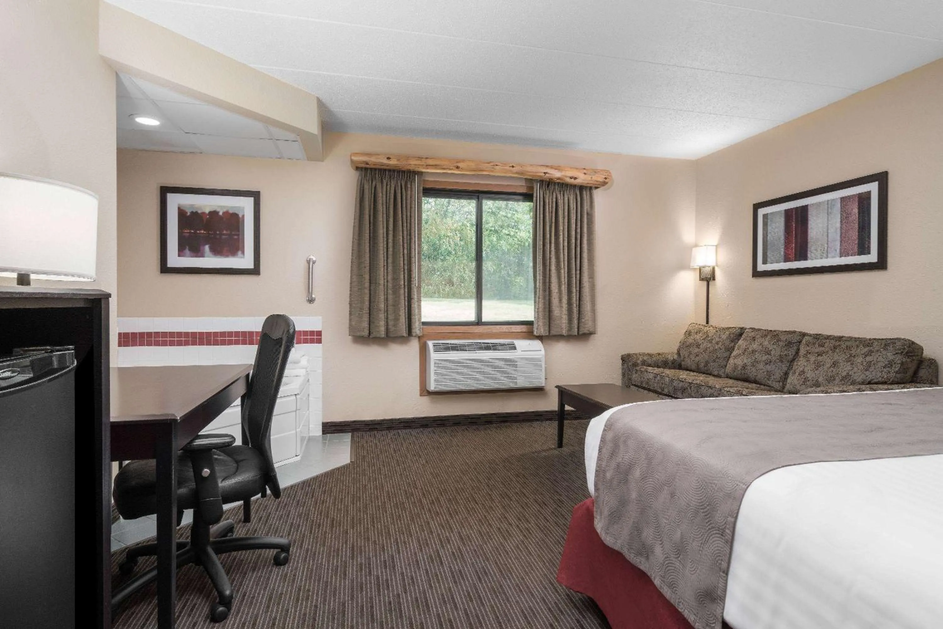 Photo of the whole room, Bed in AmericInn by Wyndham Detroit Lakes