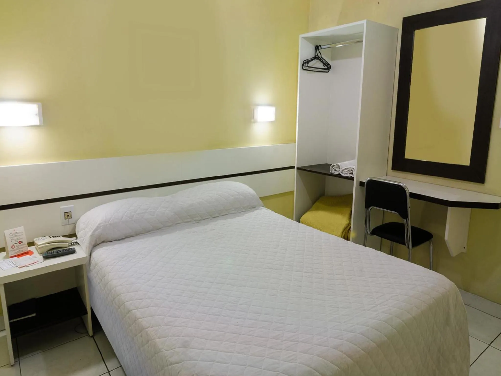 Photo of the whole room, Bed in Hotel Elevado