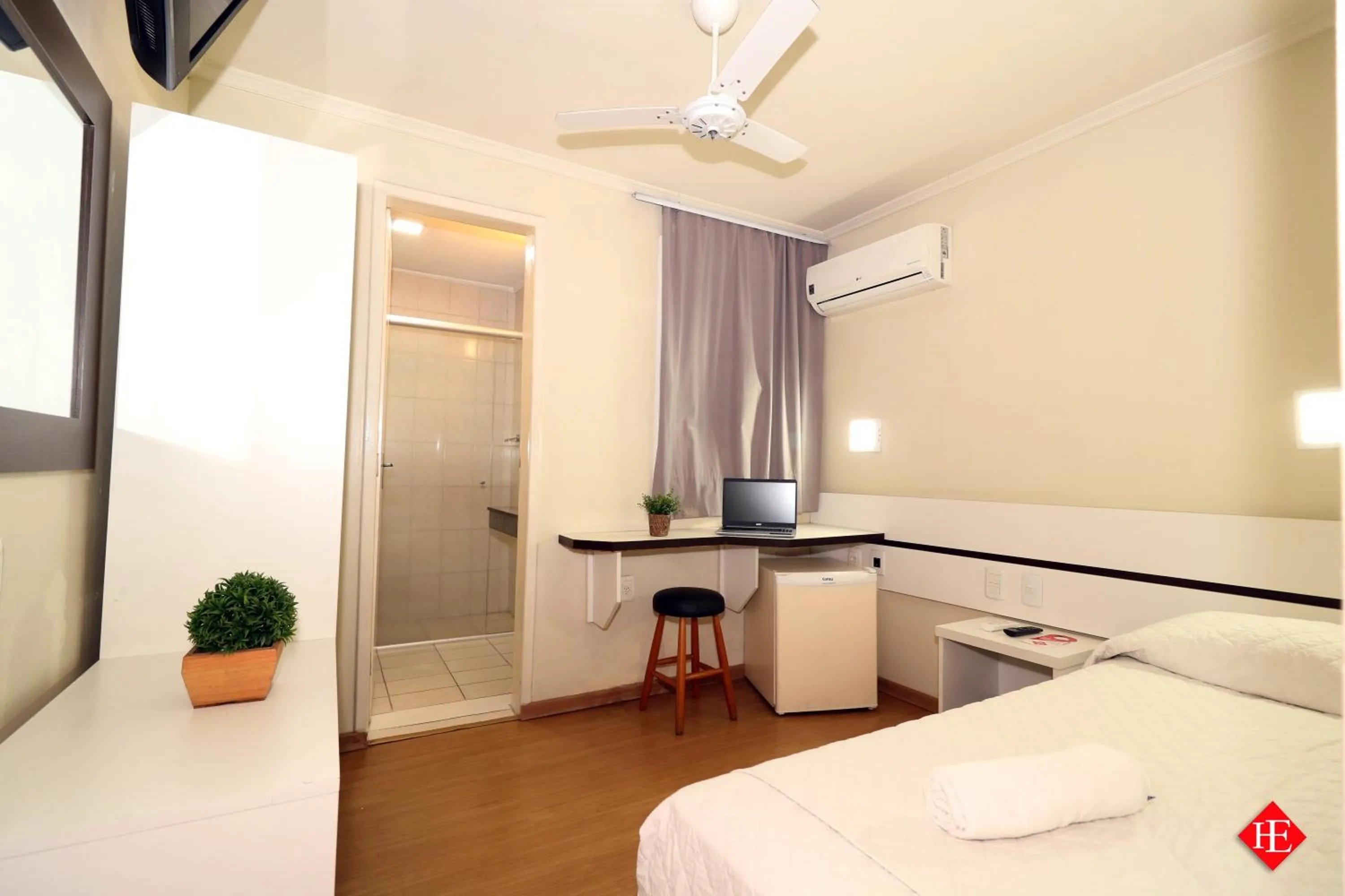 Bed in Hotel Elevado