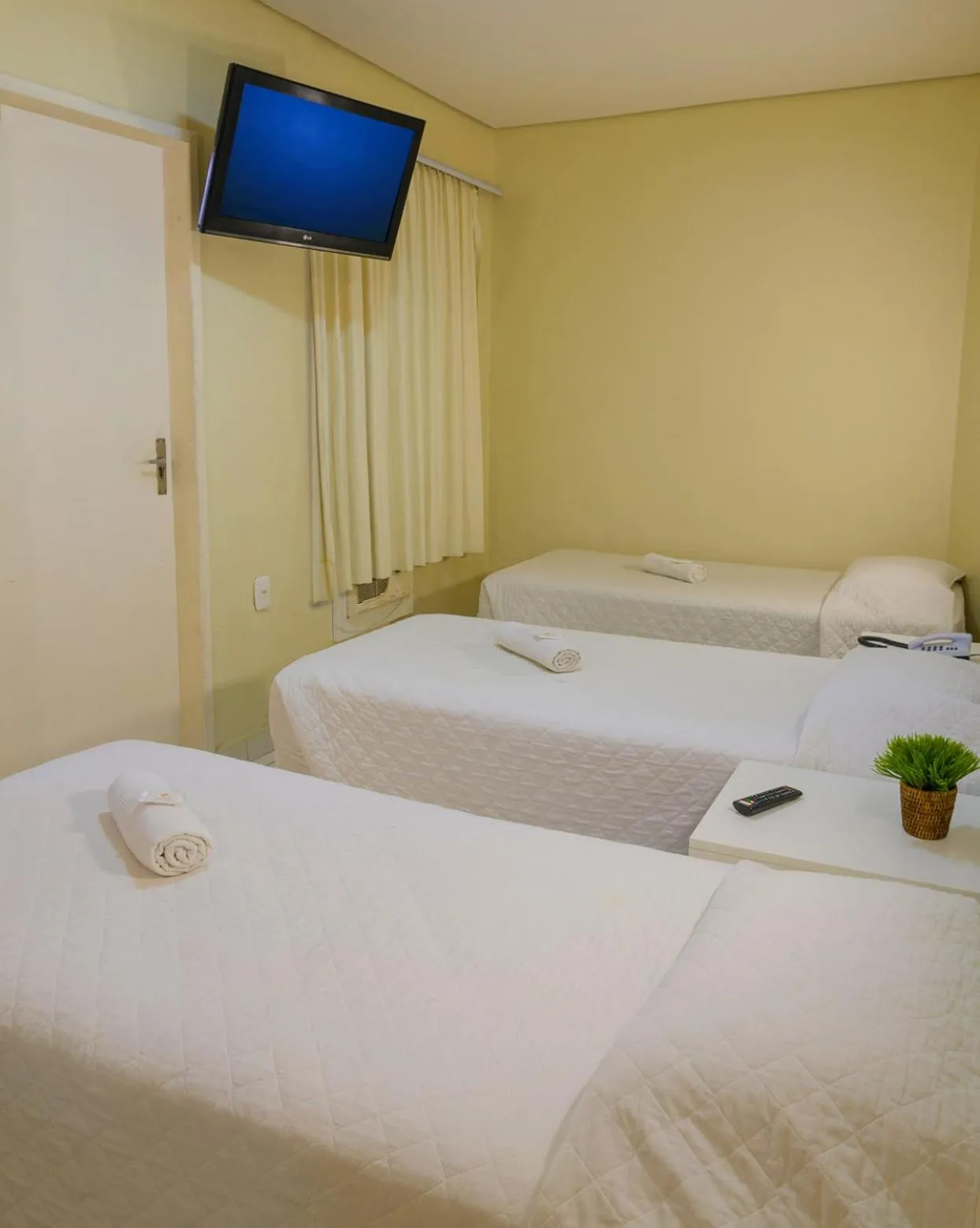 Bed in Hotel Elevado