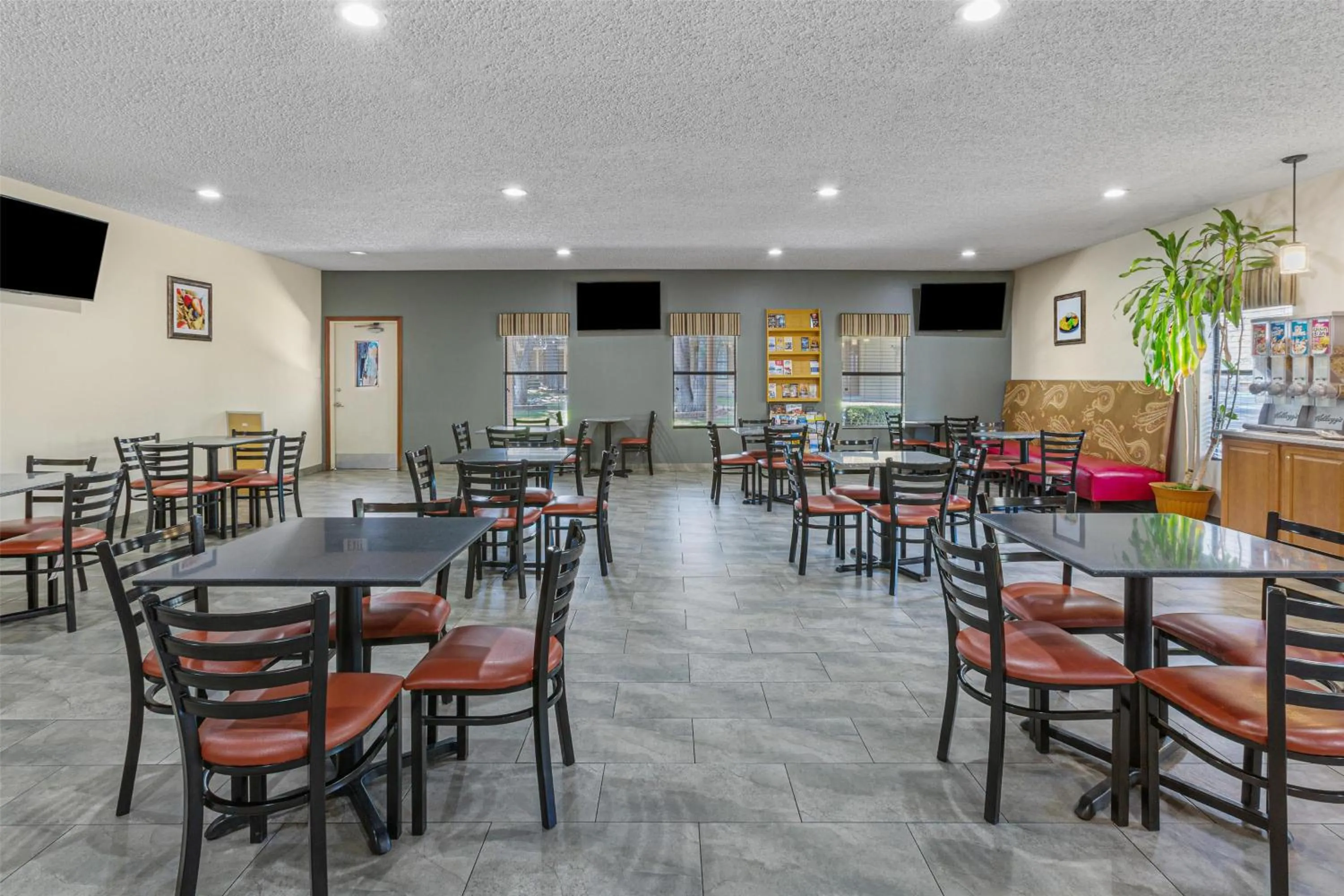 Breakfast in Best Western Pine Springs Inn